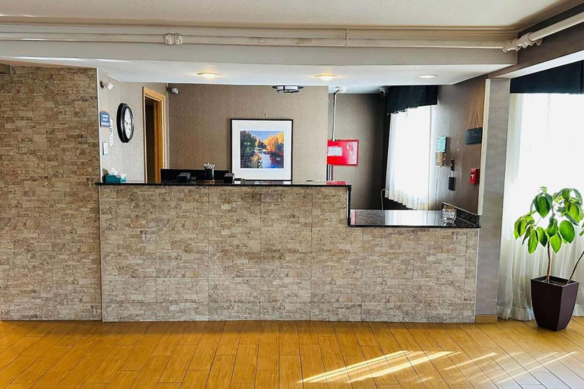 Roosevelt Hotel interior in Williston, ND — gallery photo 2