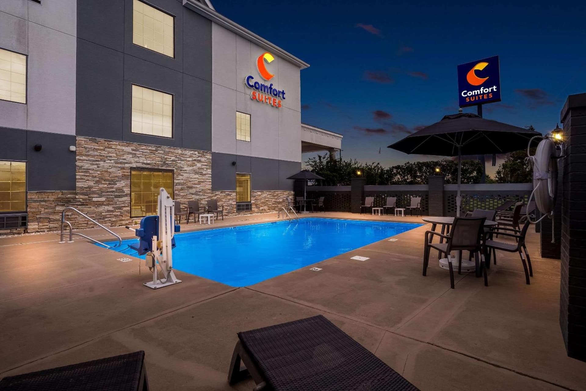Comfort Suites Near Camp Lejeune gallery photo in Jacksonville, NC — image 16