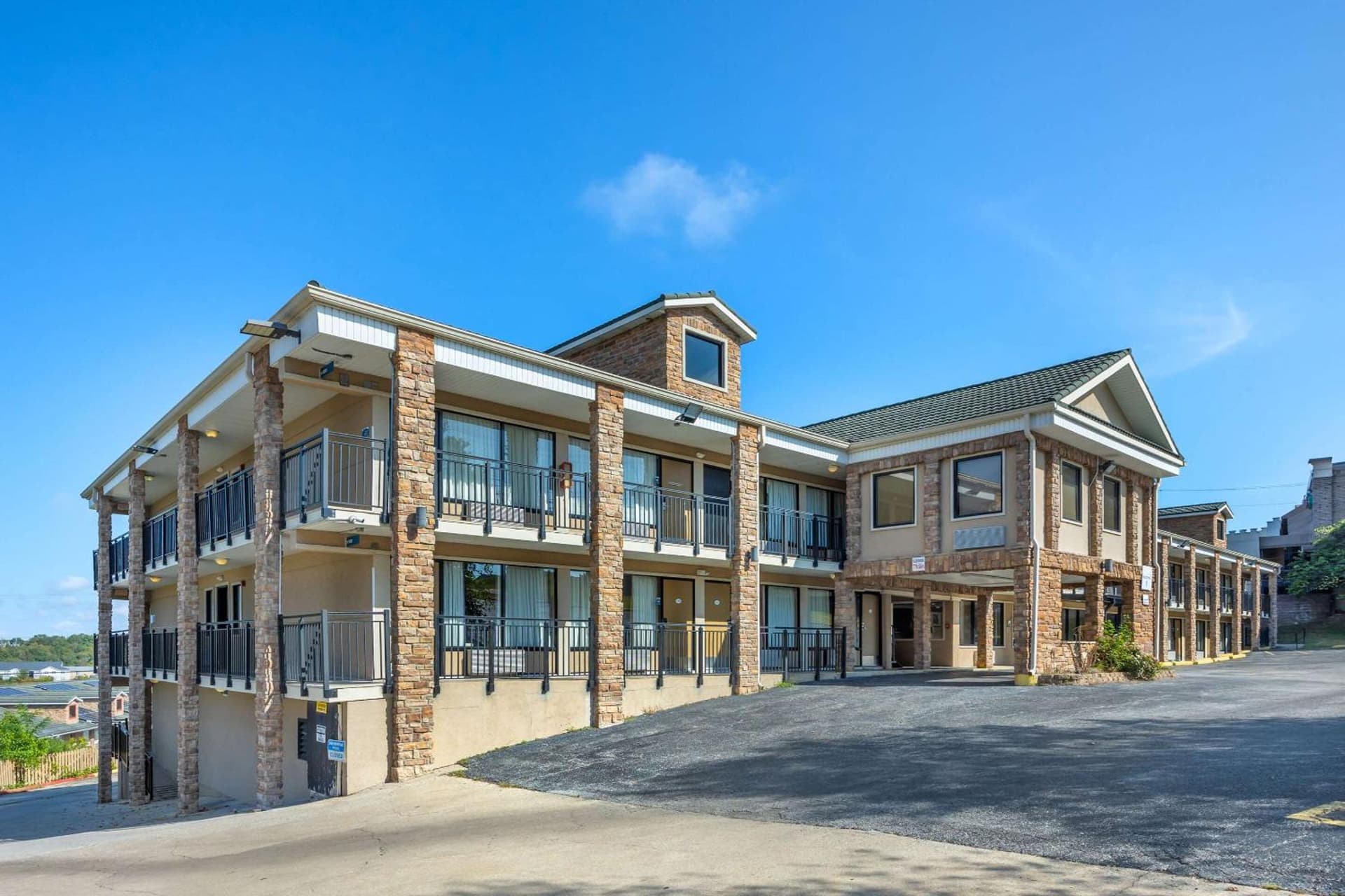Suburban Studios Branson On The Strip featured exterior or lobby in Branson, MO — similar hotel
