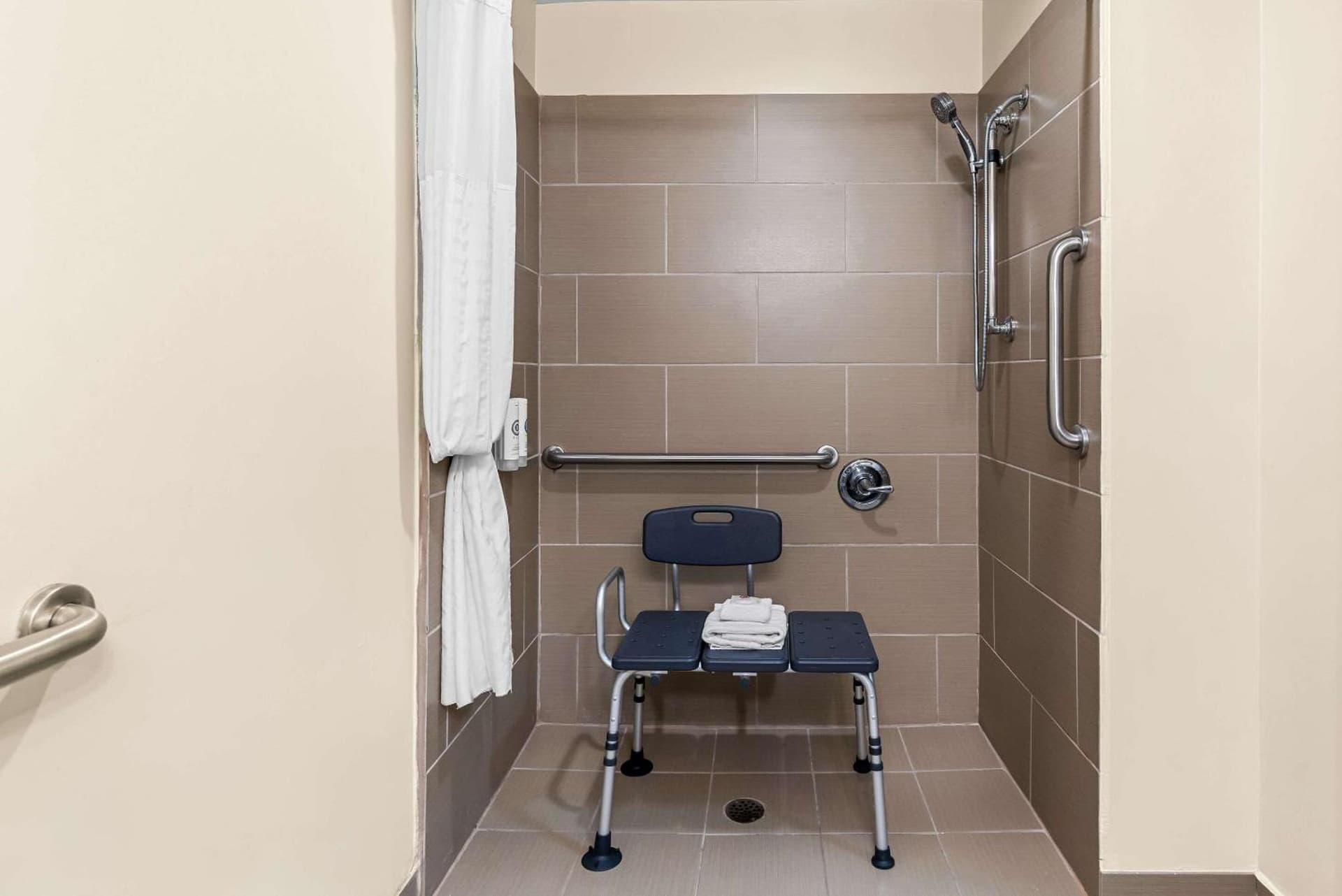 Comfort Suites Near Camp Lejeune gallery photo in Jacksonville, NC — image 29