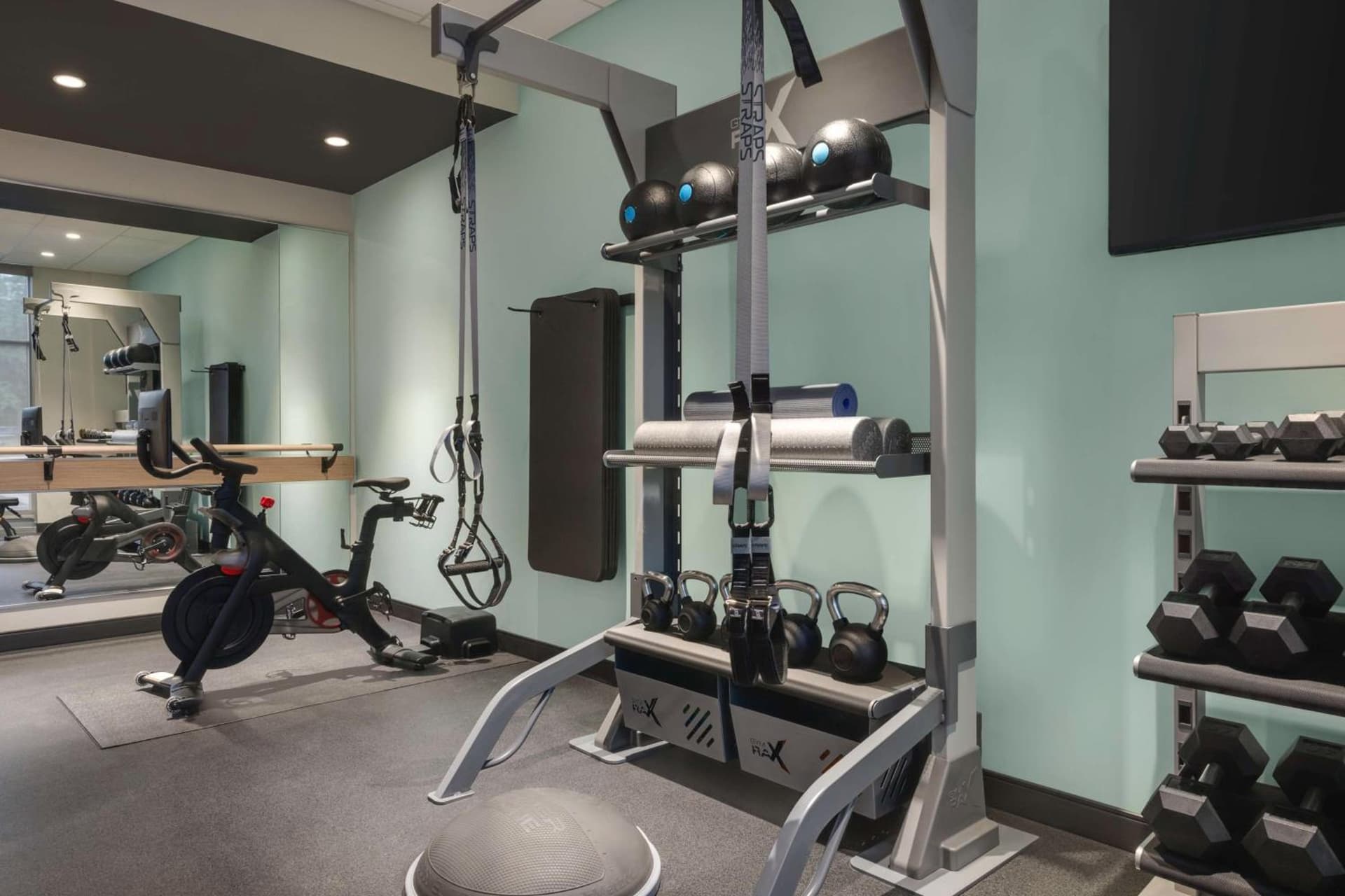 Tru By Hilton Charlotte Tyvola I-77 interior in Charlotte, NC — gallery photo 2