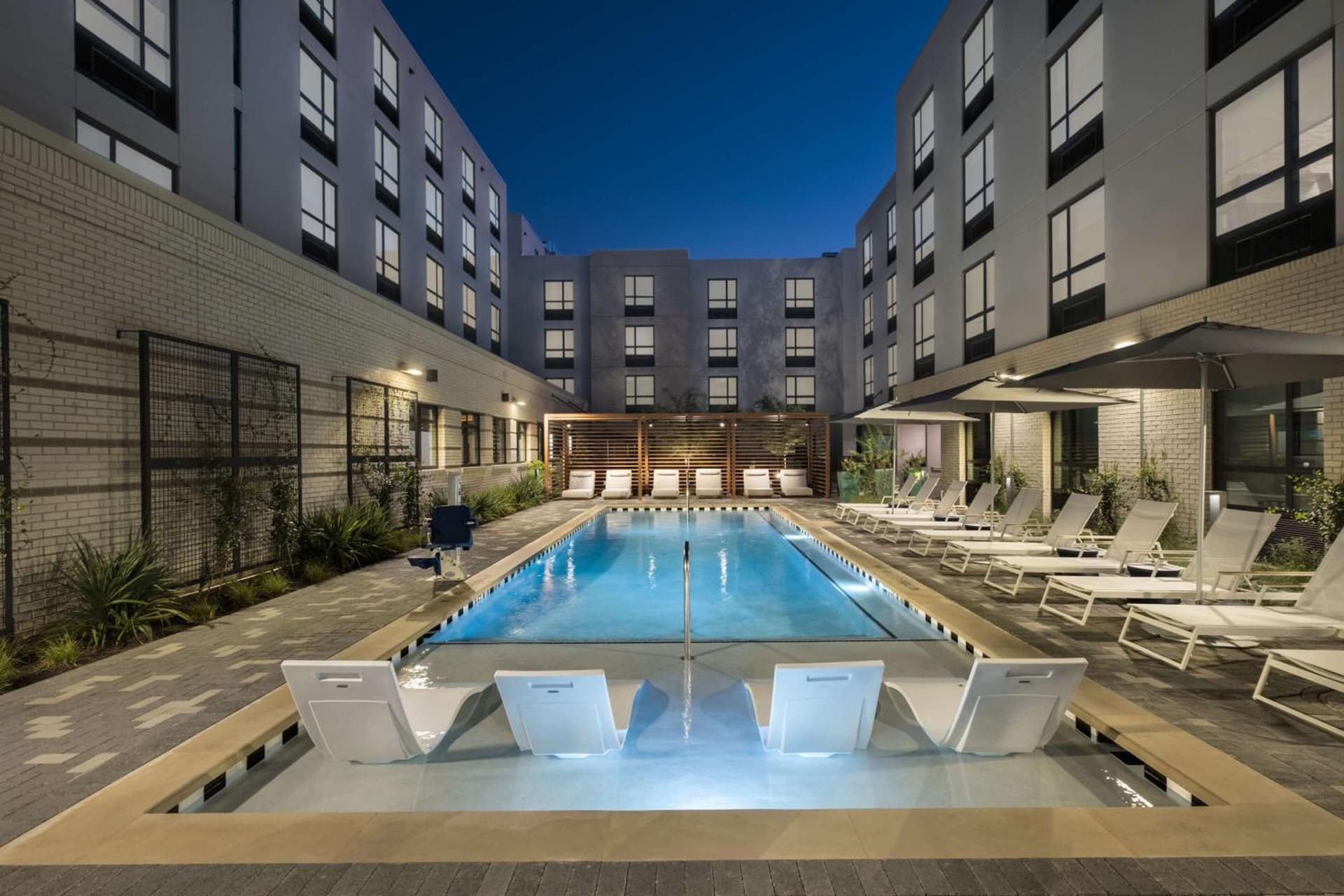 Hampton Inn by Hilton Austin Downtown East Side interior in Austin, TX — gallery photo 2