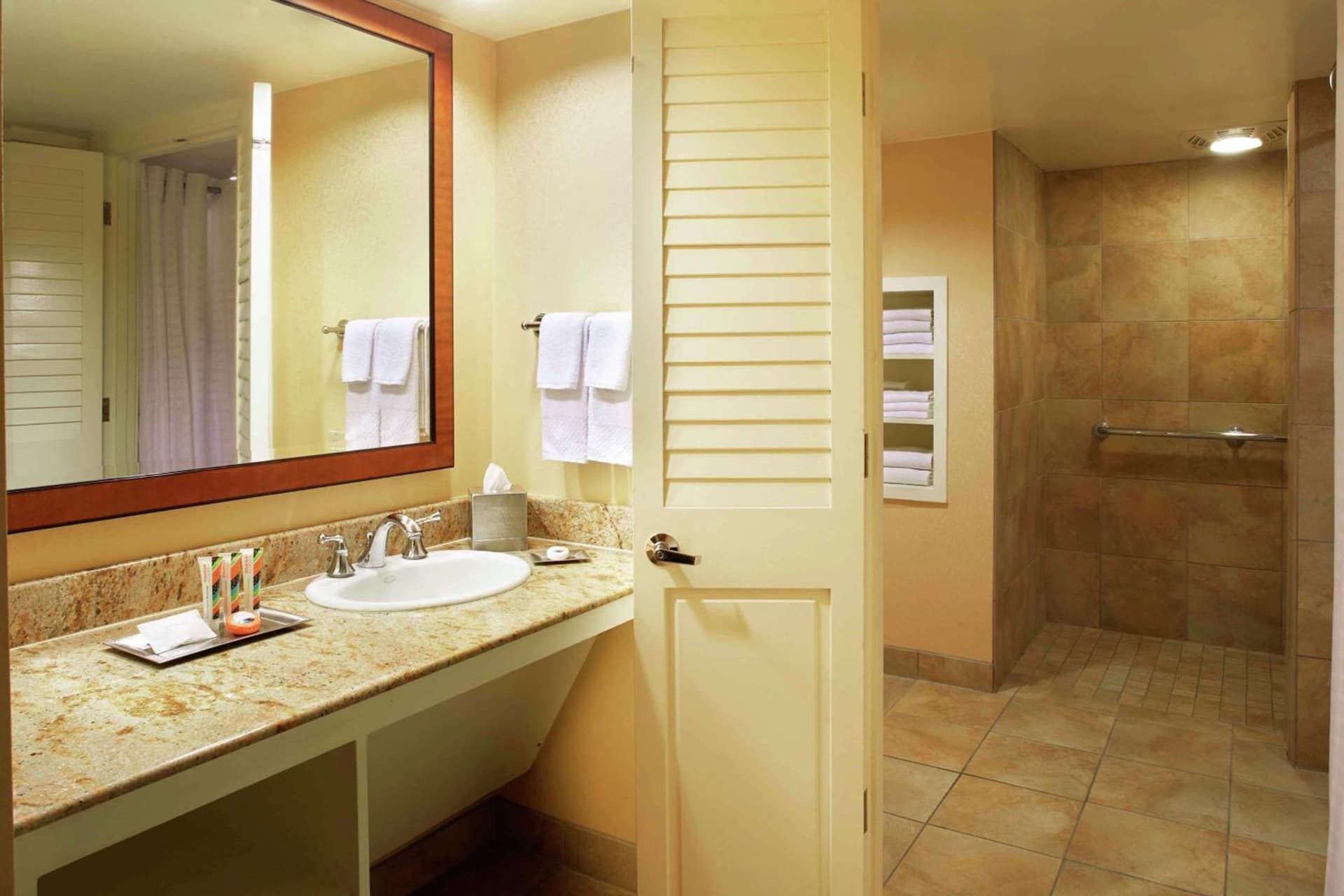 Hilton Hawaiian Village Waikiki Beach Resort gallery photo in Honolulu, HI — image 64