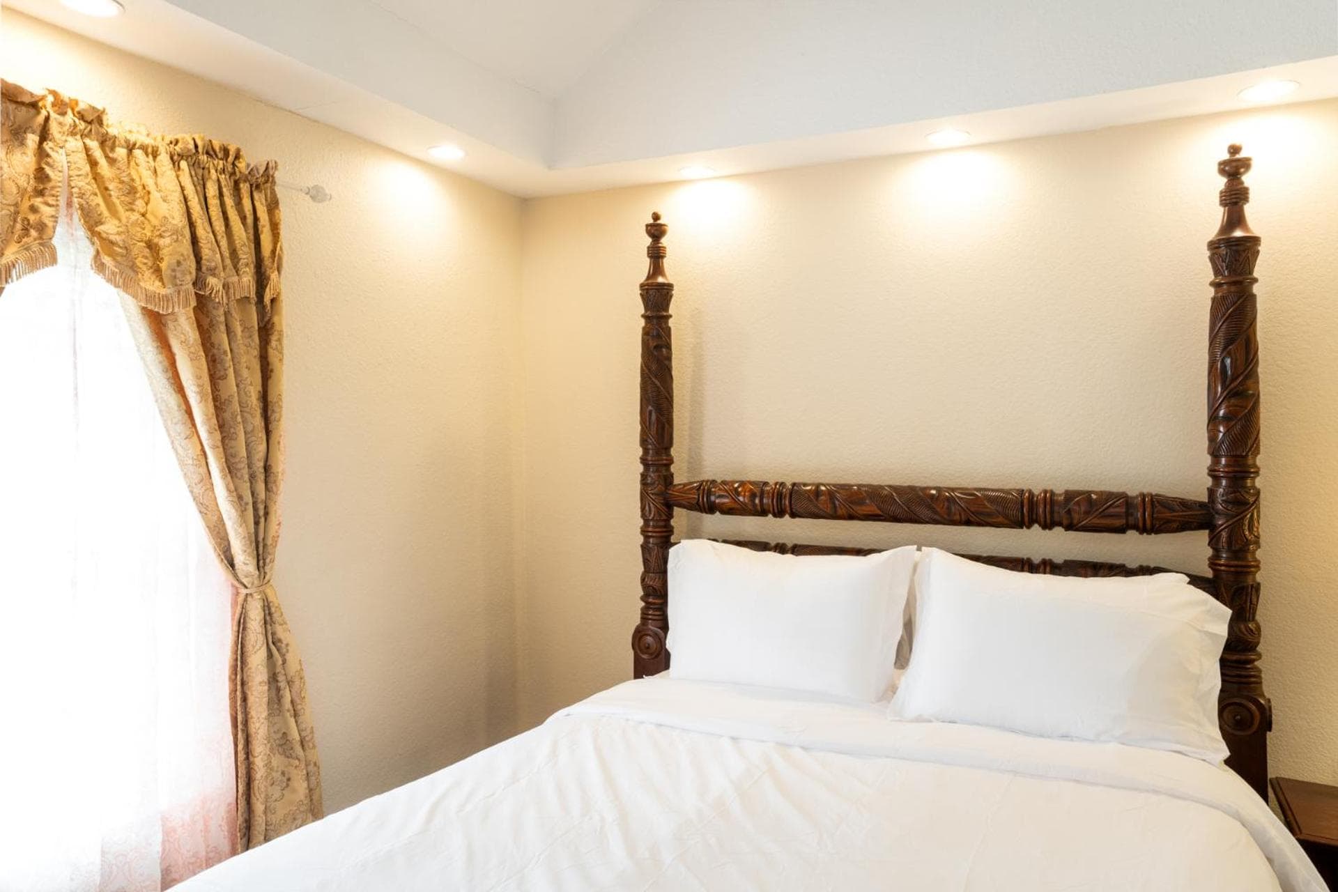 Lake Lure Inn and Spa property views in Lake Lure, NC — gallery photo 3