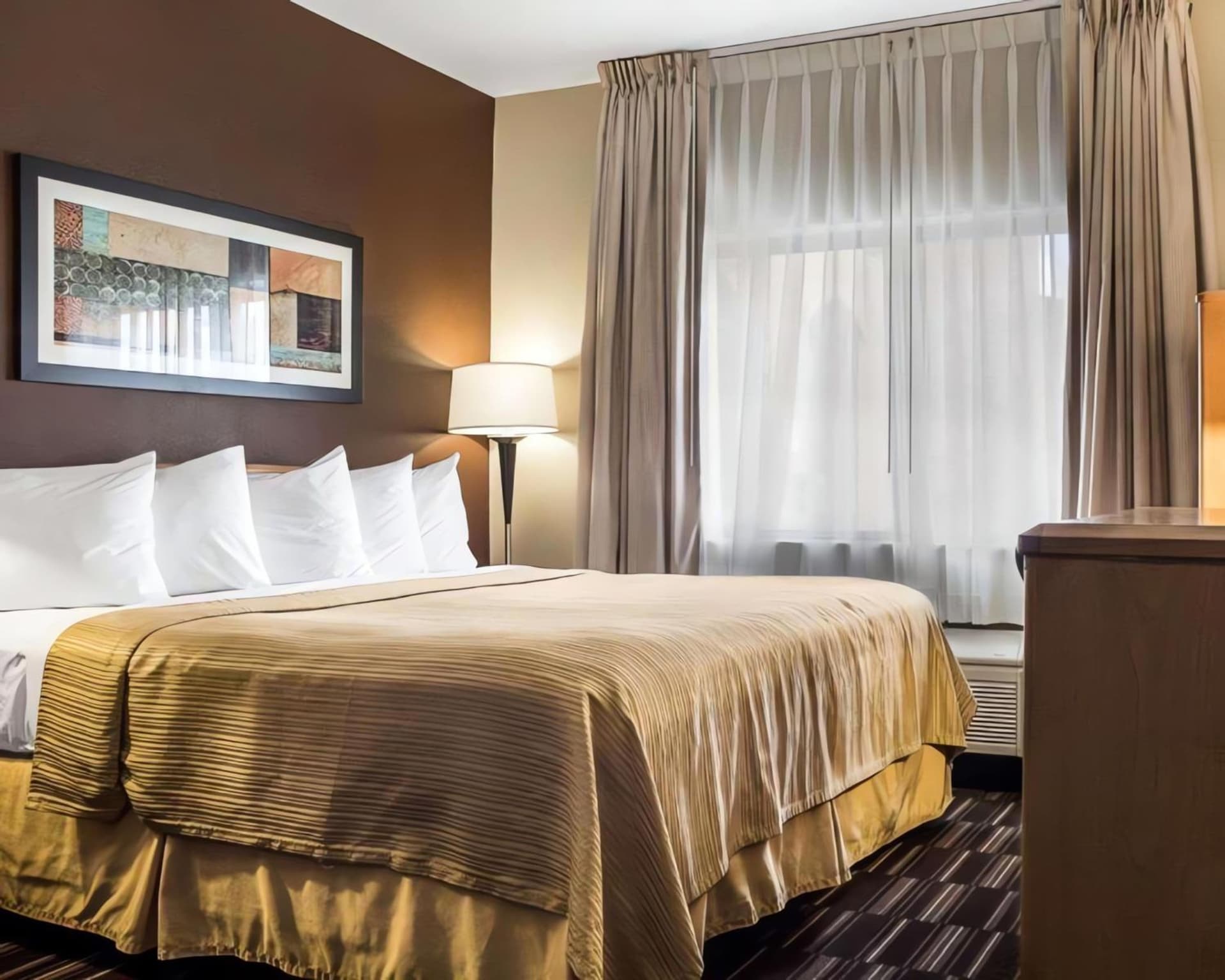 Quality Suites Near West Acres gallery photo in Fargo, ND — image 25