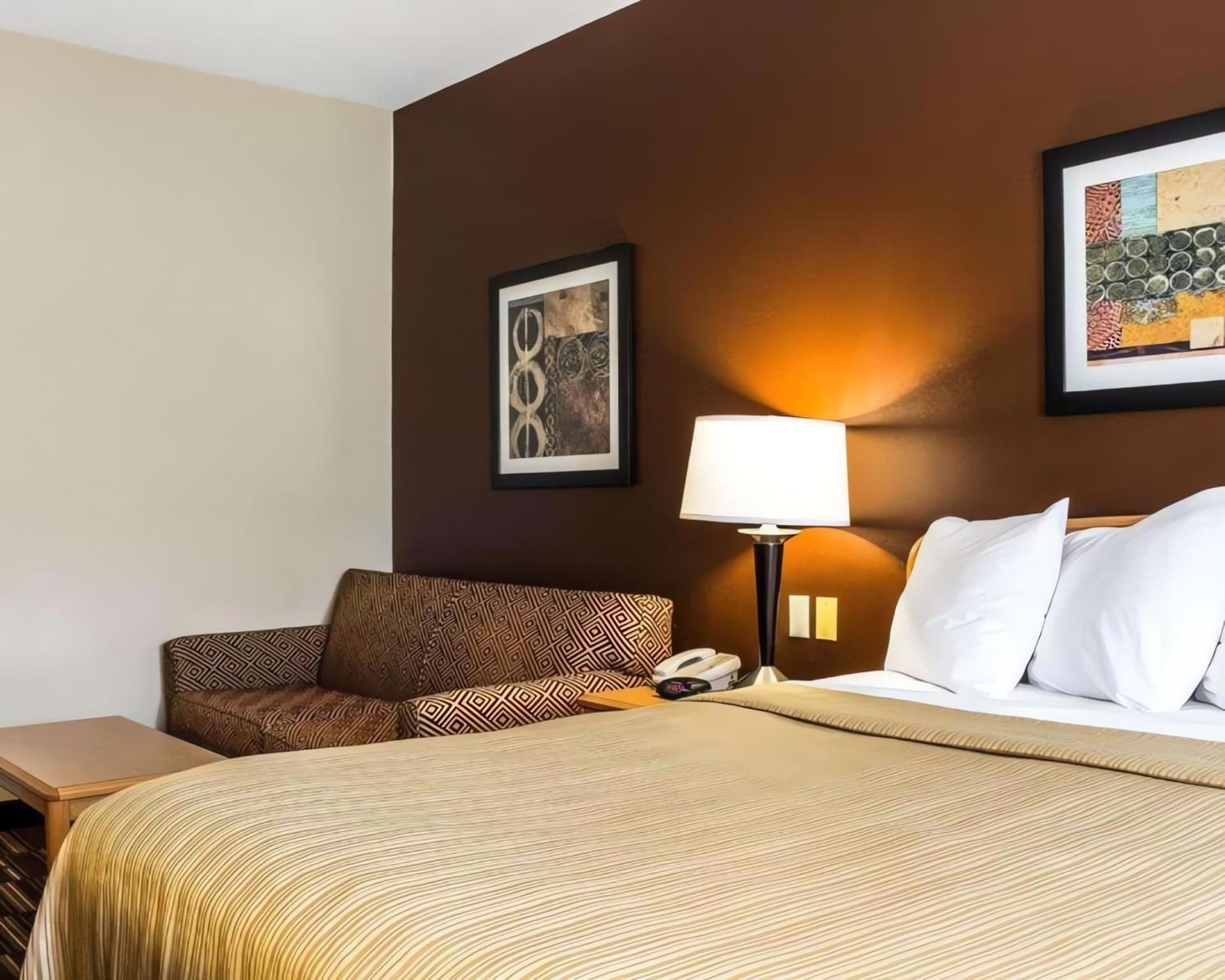 Quality Suites Near West Acres gallery photo in Fargo, ND — image 26