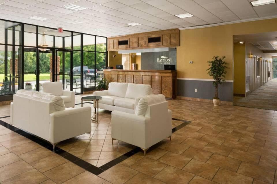 Baymont by Wyndham Salem Roanoke Area interior in Salem, VA — gallery photo 2