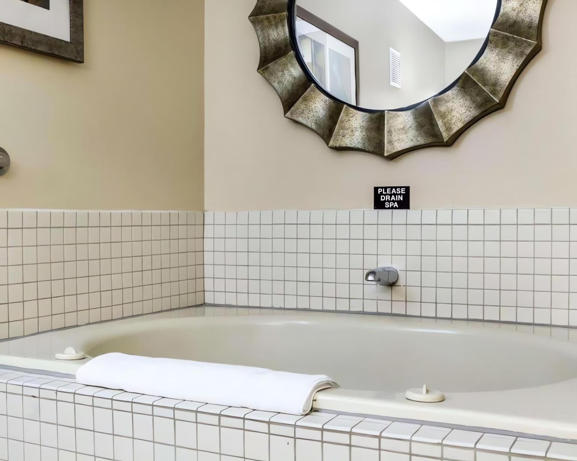 Quality Suites Near West Acres gallery photo in Fargo, ND — image 28