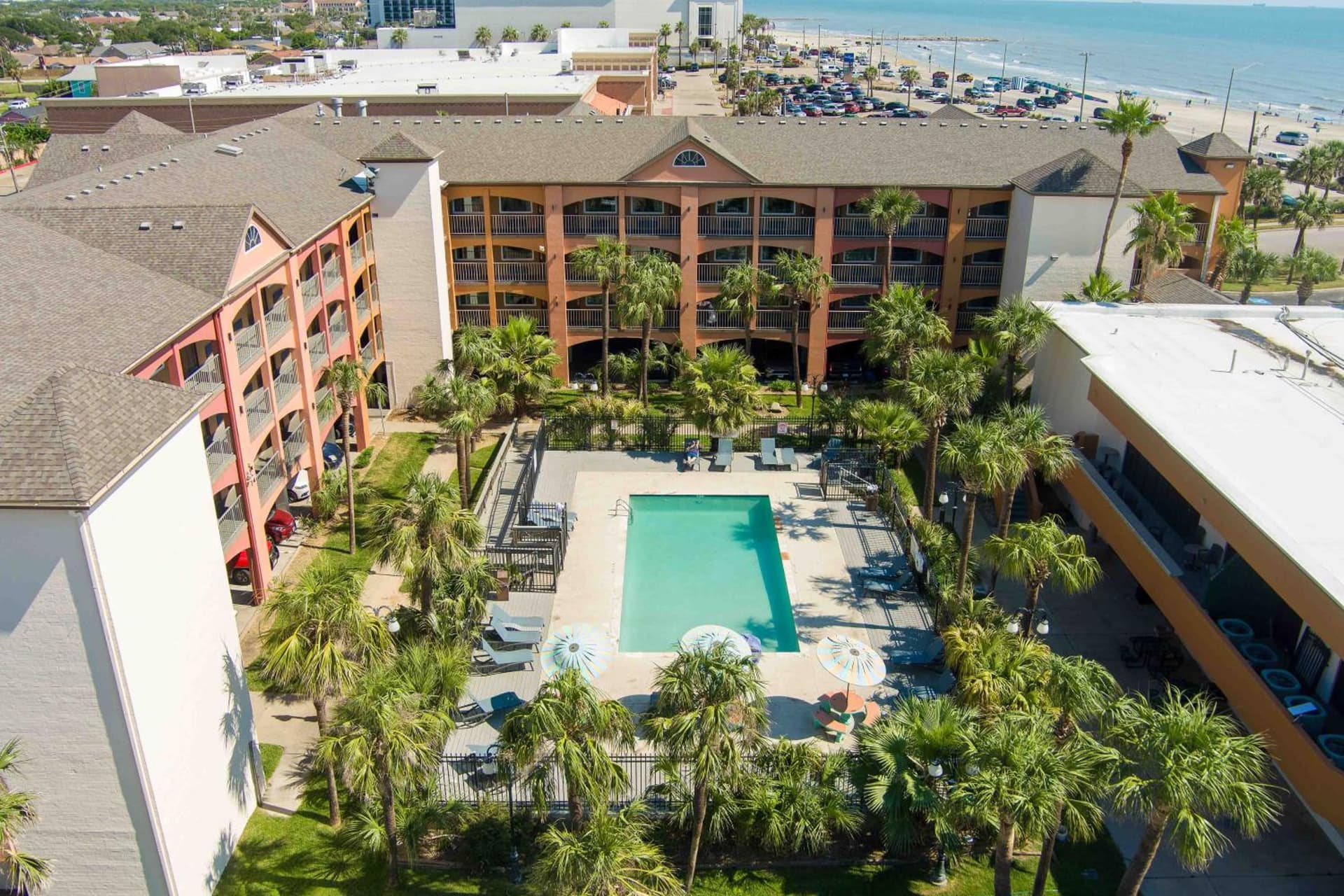 Beachfront Palms Resort Galveston, an Ascend Collection Hotel gallery photo in Galveston, TX — image 87