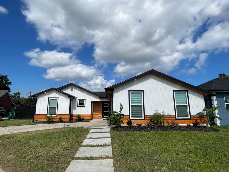 New Modern 5 mins frm Airport — hotel in Kenner, Louisiana