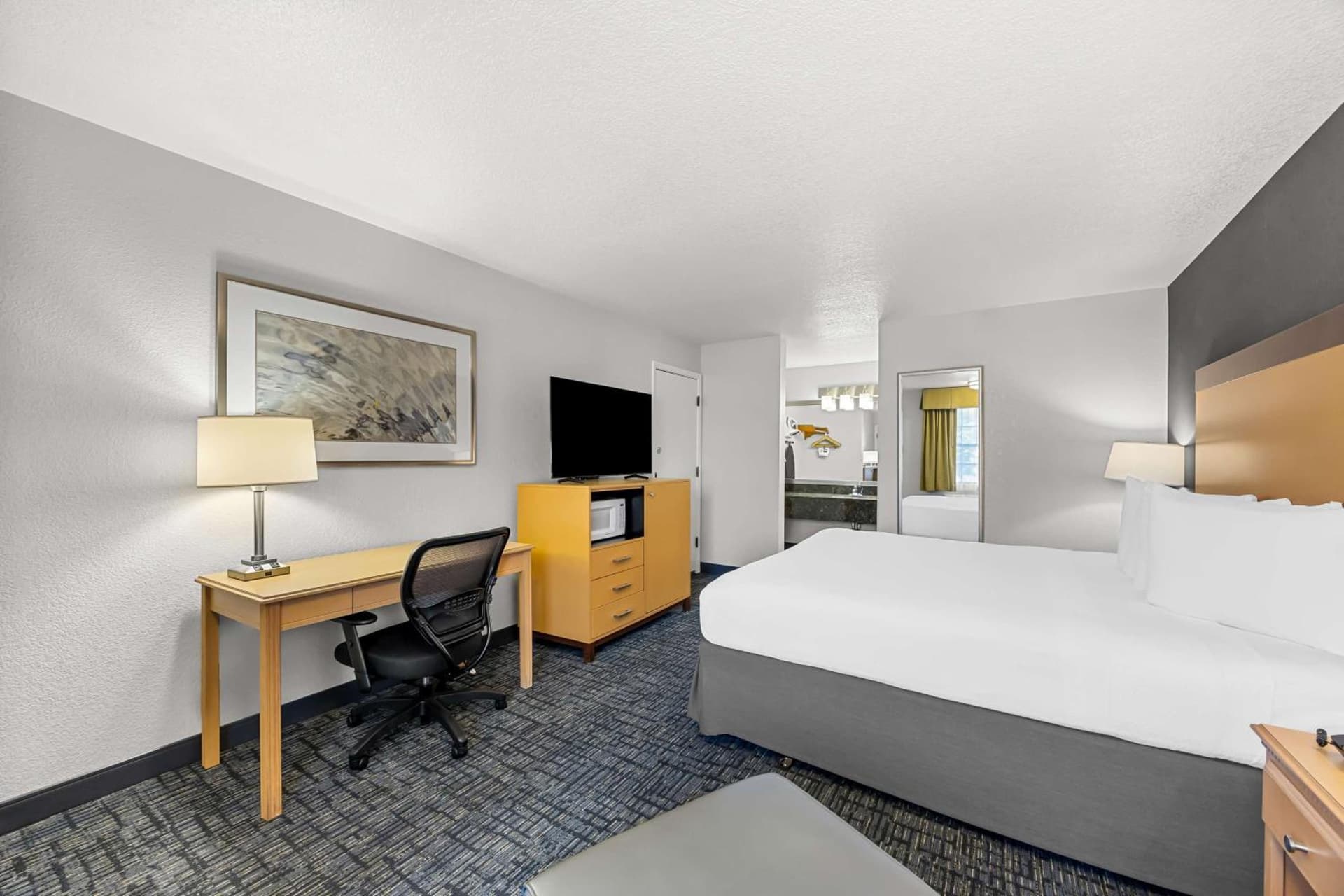 Best Western Horizon Inn property views in Medford, OR — gallery photo 3