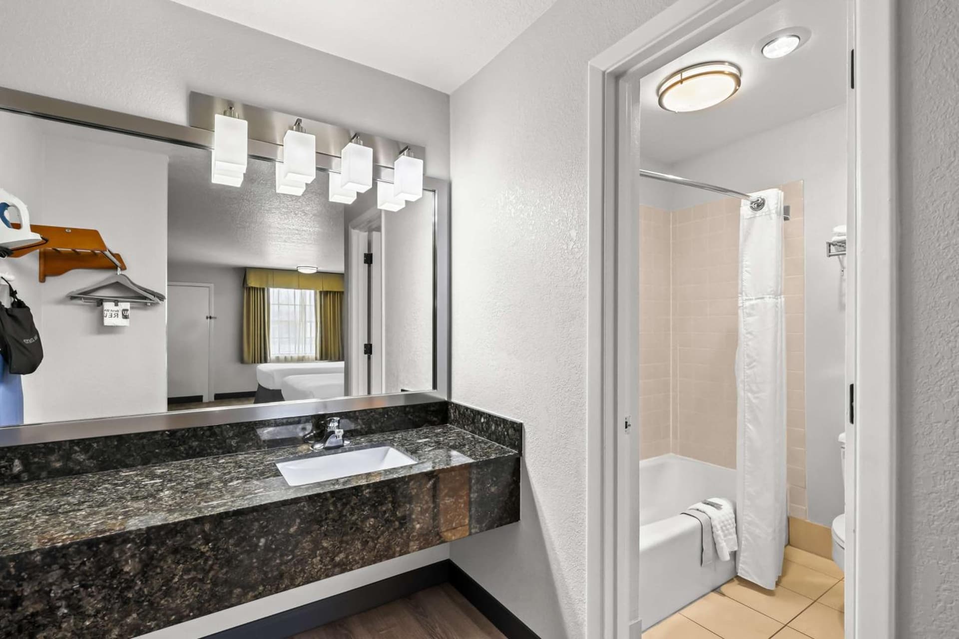 Best Western Horizon Inn interior in Medford, OR — gallery photo 2