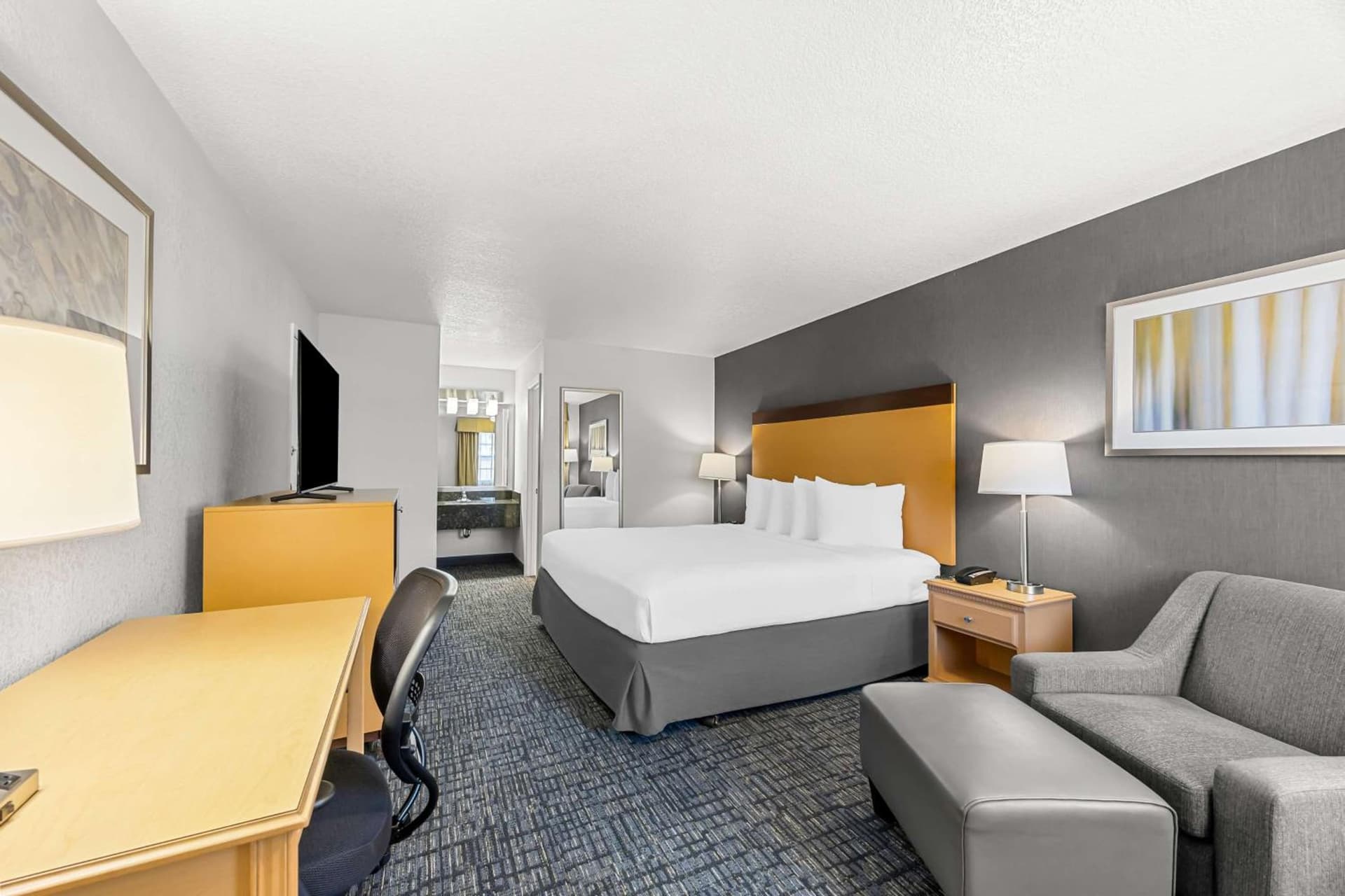 Best Western Horizon Inn property views in Medford, OR — gallery photo 3