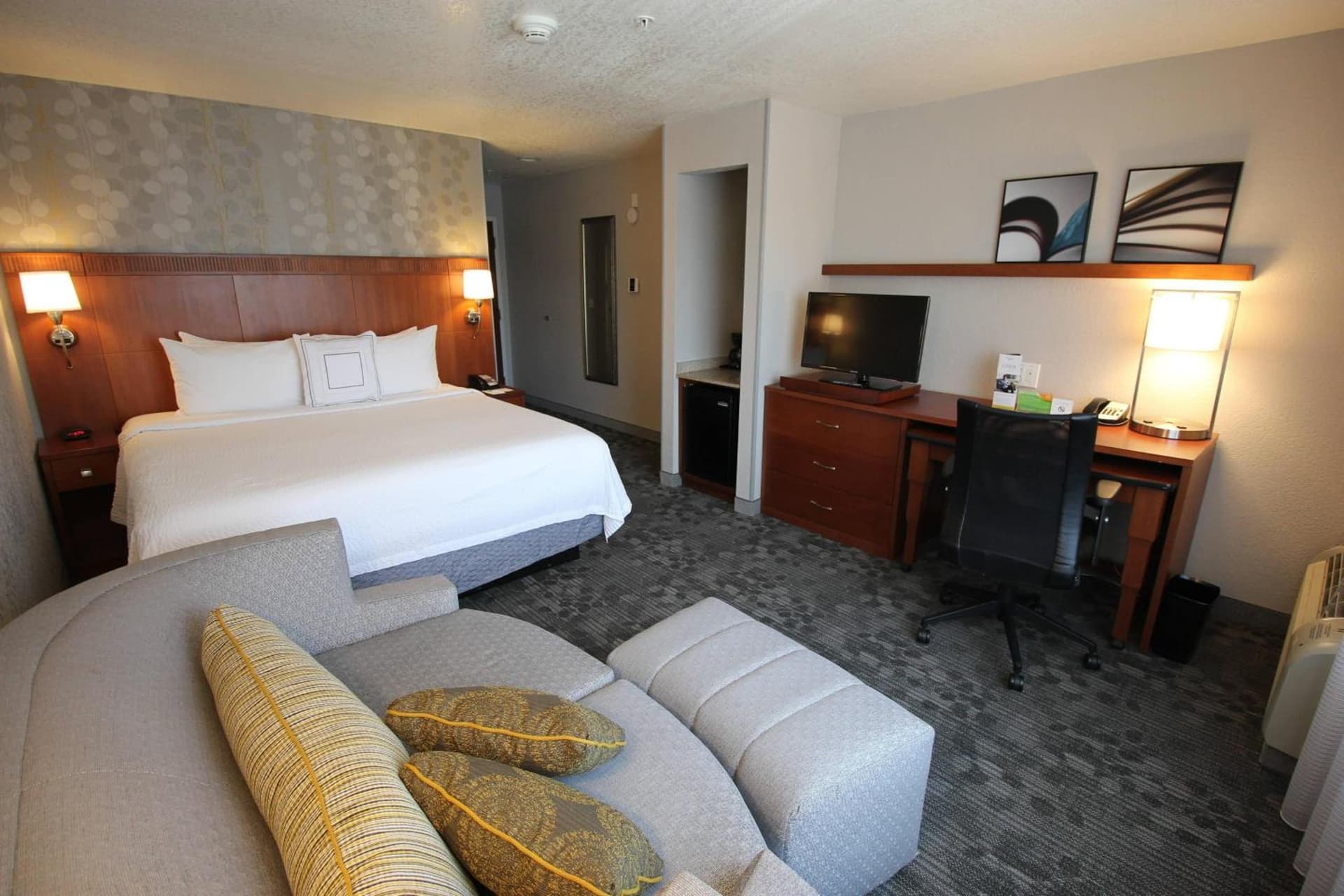 Courtyard by Marriott Merced gallery photo in Merced, CA — image 7