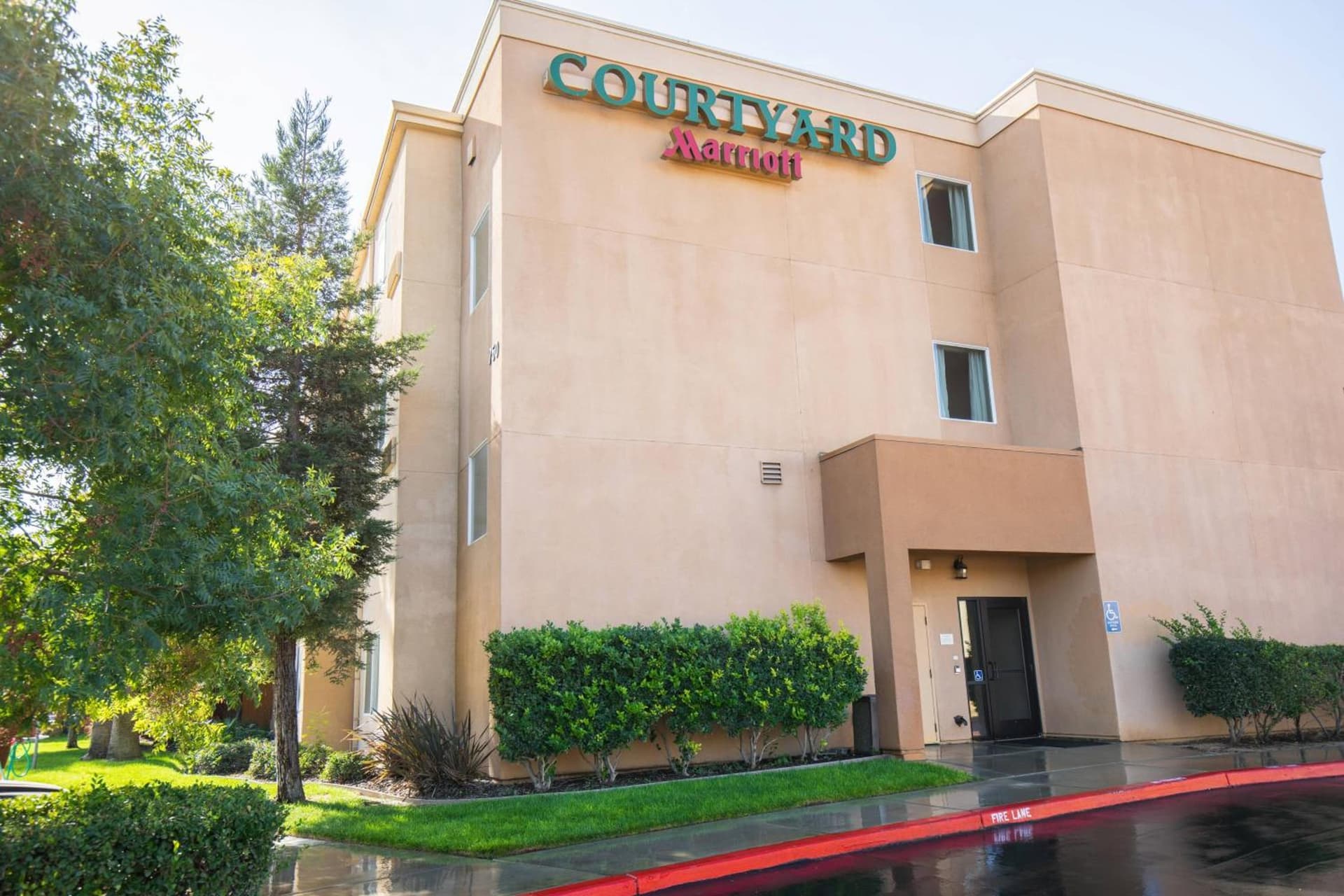 Courtyard by Marriott Merced interior in Merced, CA — gallery photo 2