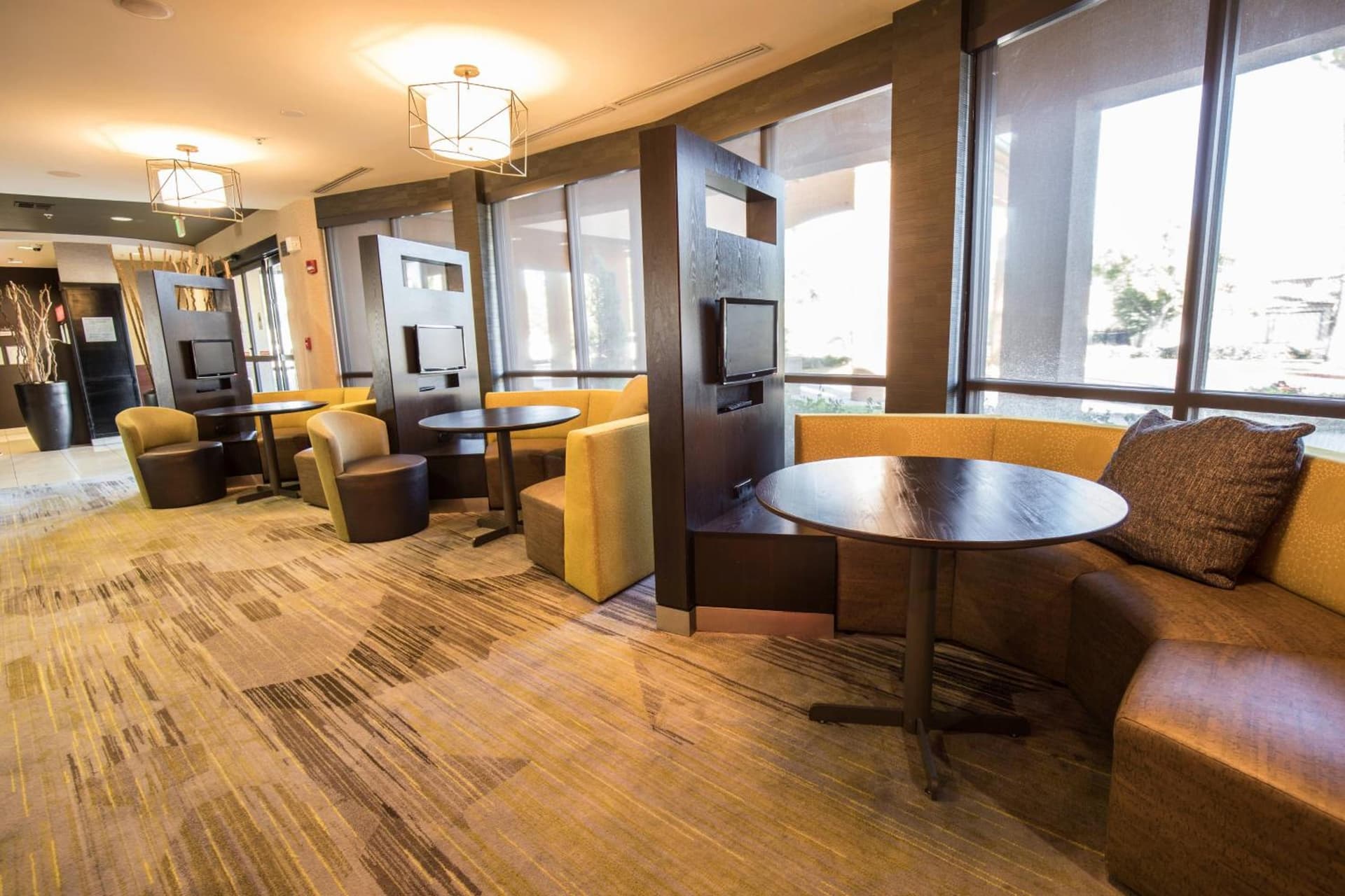 Courtyard by Marriott Merced gallery photo in Merced, CA — image 11