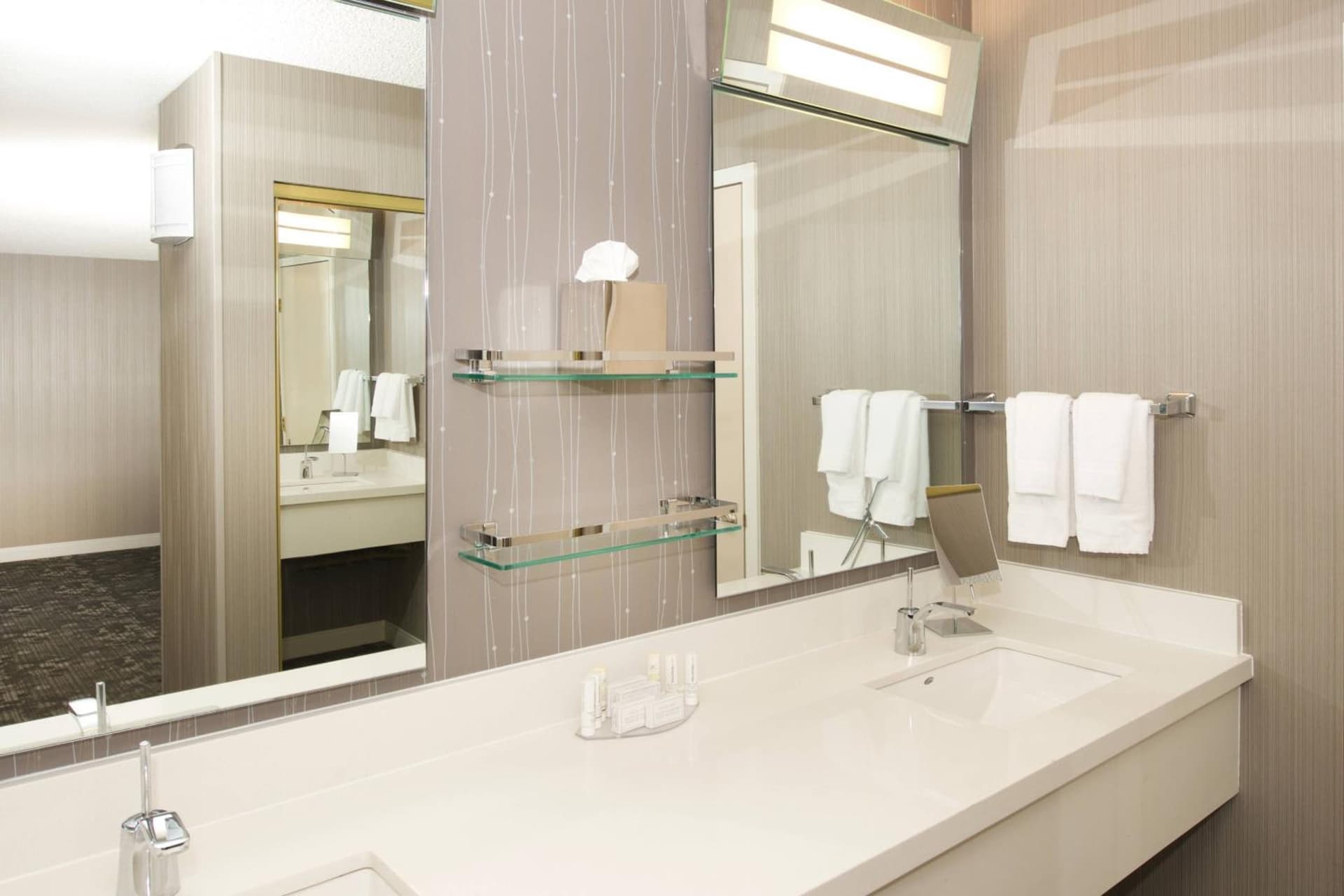 Courtyard by Marriott Oakland Airport gallery photo in Oakland, CA — image 13