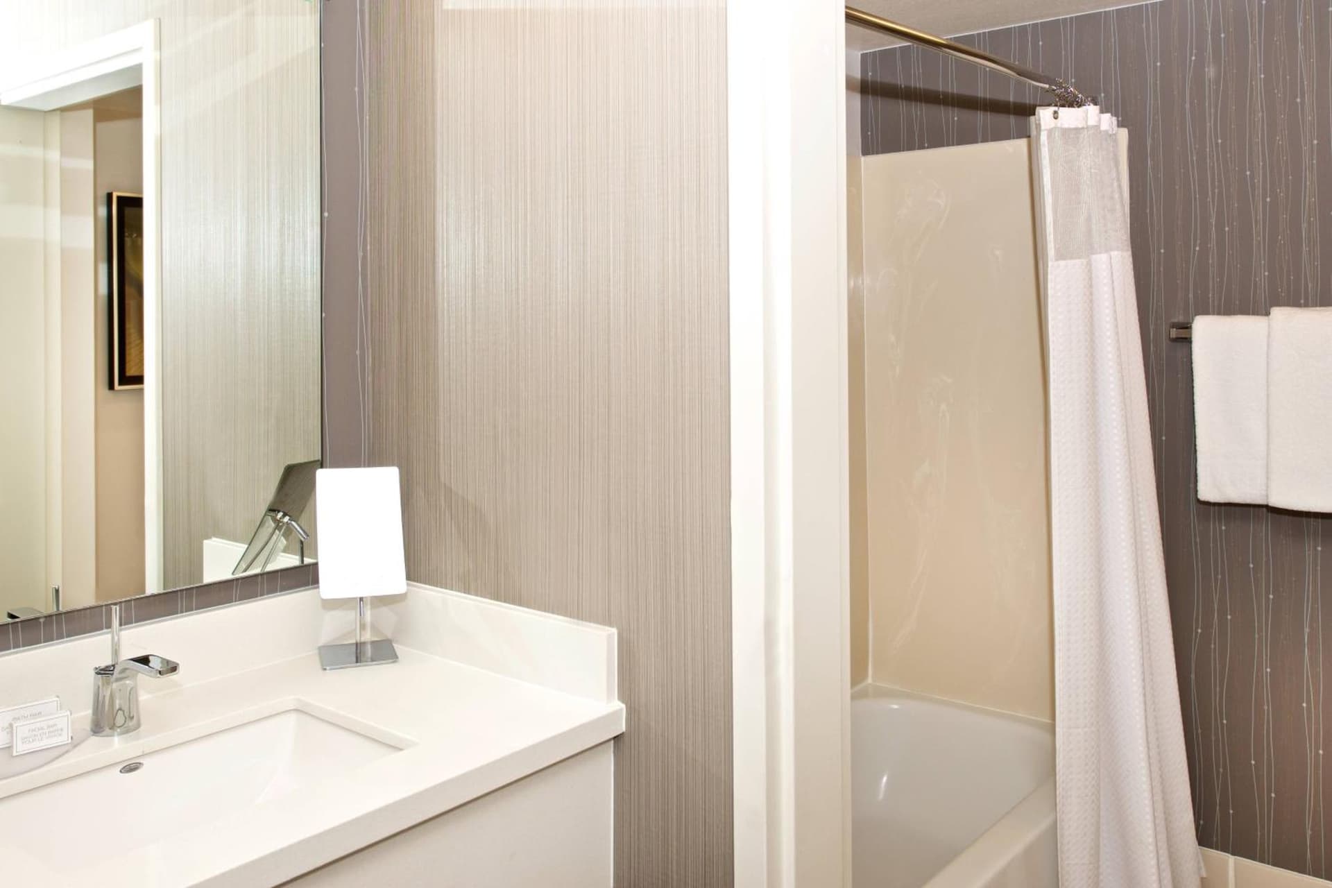Courtyard by Marriott Oakland Airport gallery photo in Oakland, CA — image 50