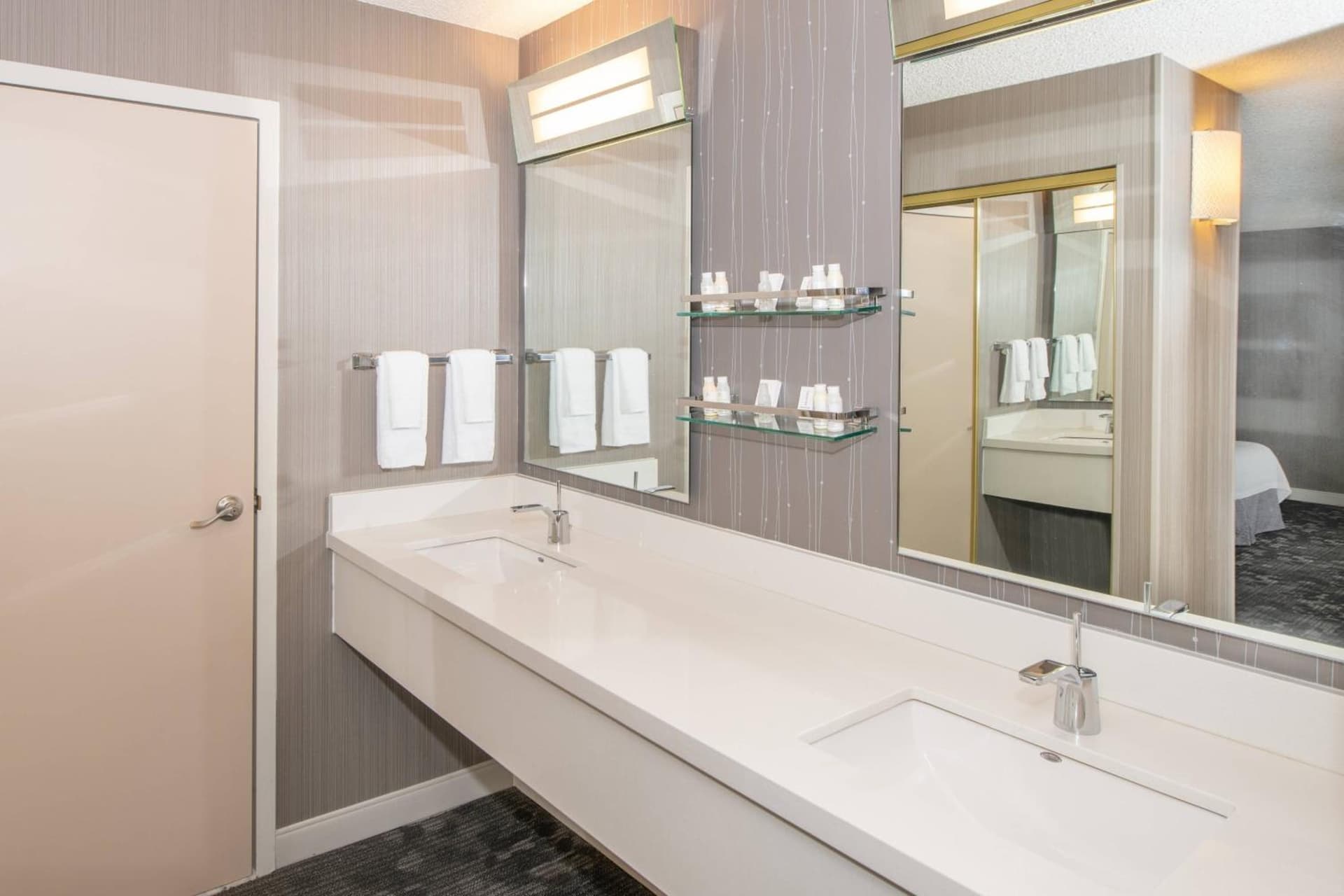 Courtyard by Marriott Oakland Airport gallery photo in Oakland, CA — image 23