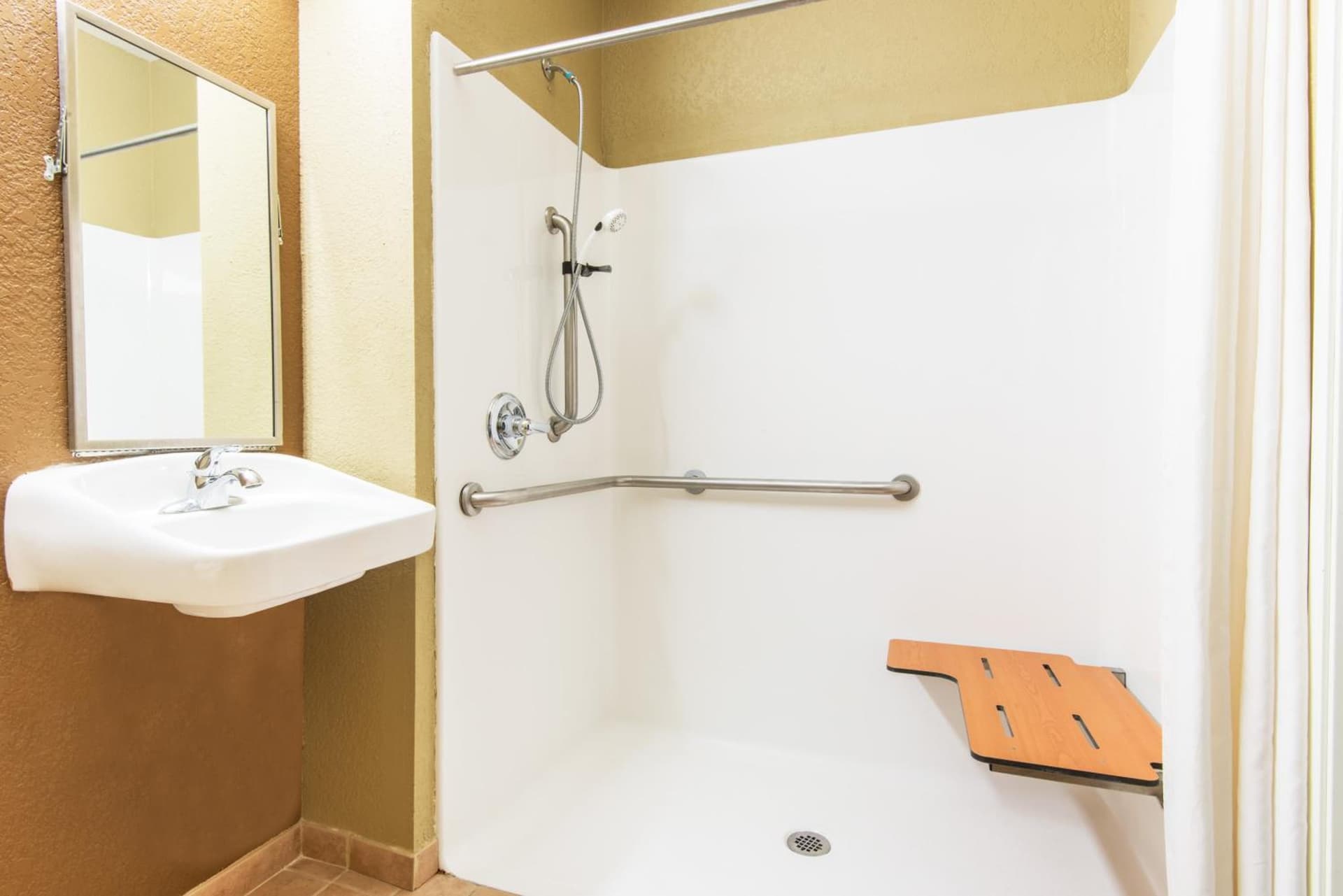 Microtel Inn & Suites by Wyndham Montgomery gallery photo in Montgomery, AL — image 10