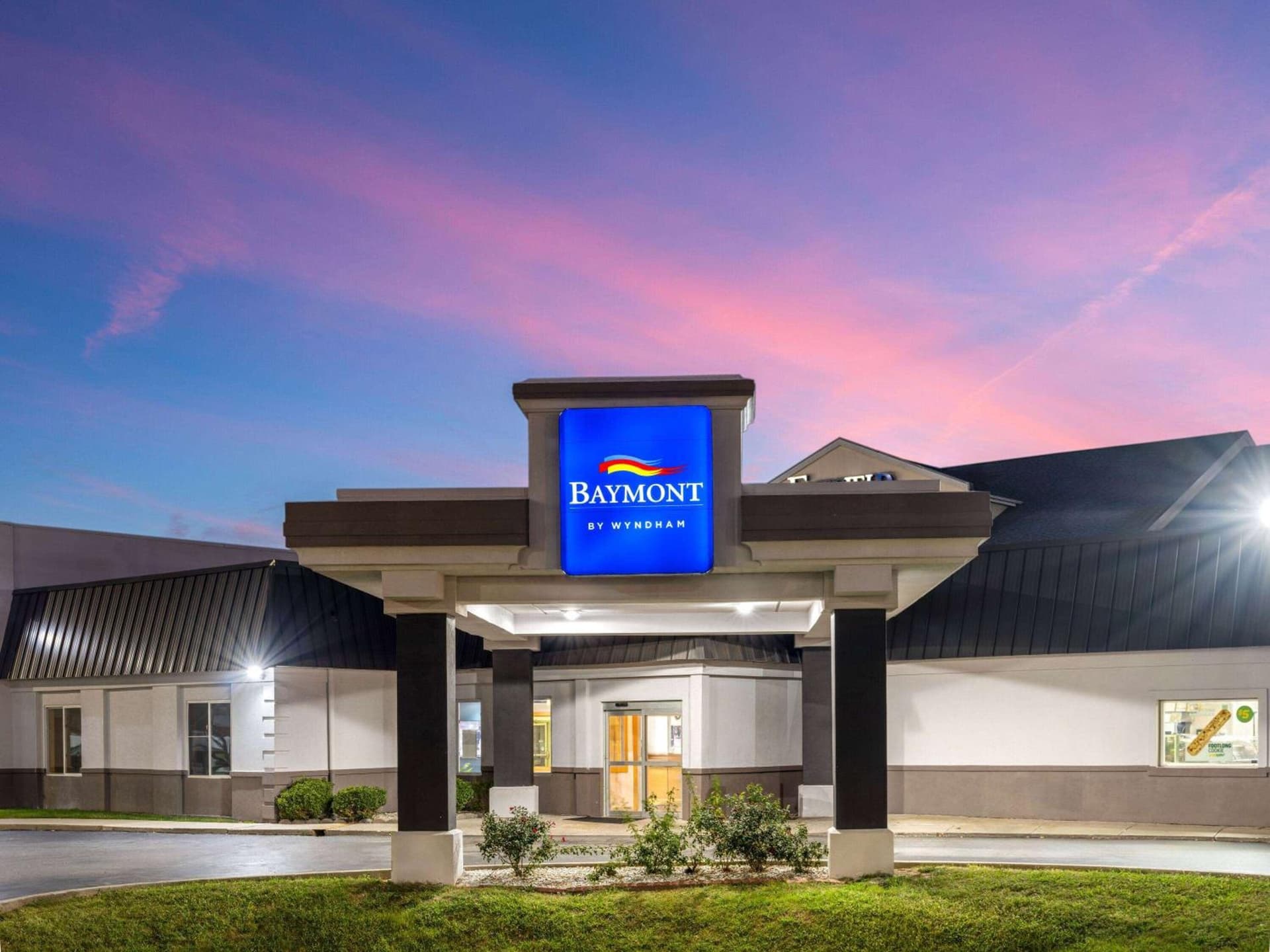 Baymont by Wyndham Indianapolis East interior in Indianapolis, IN — gallery photo 2