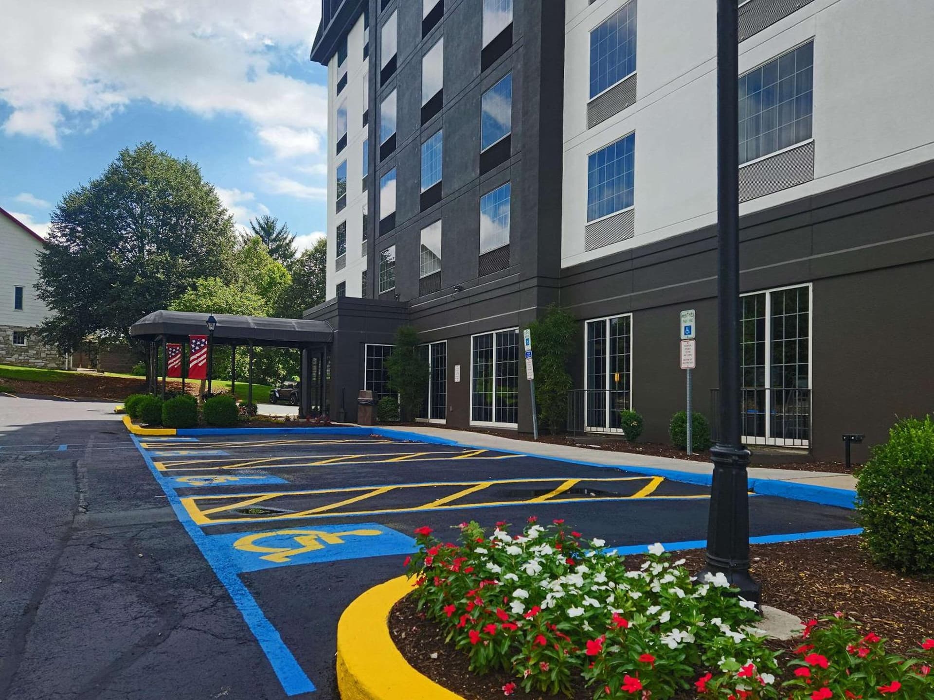 Best Western Chocolate Inn at the Park interior in Hershey, PA — gallery photo 2