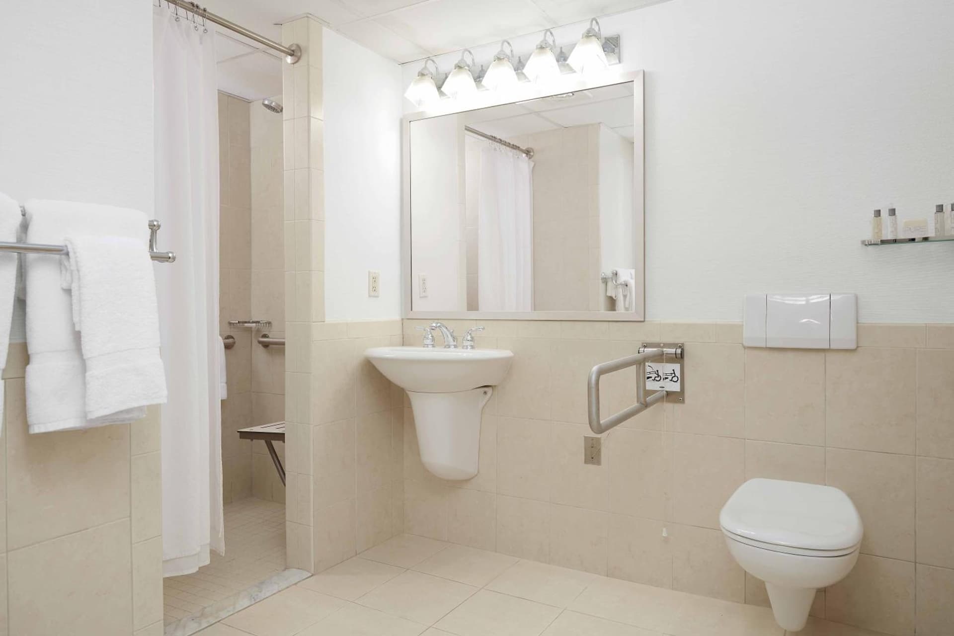 Ethan Allen Hotel gallery photo in Danbury, CT — image 22