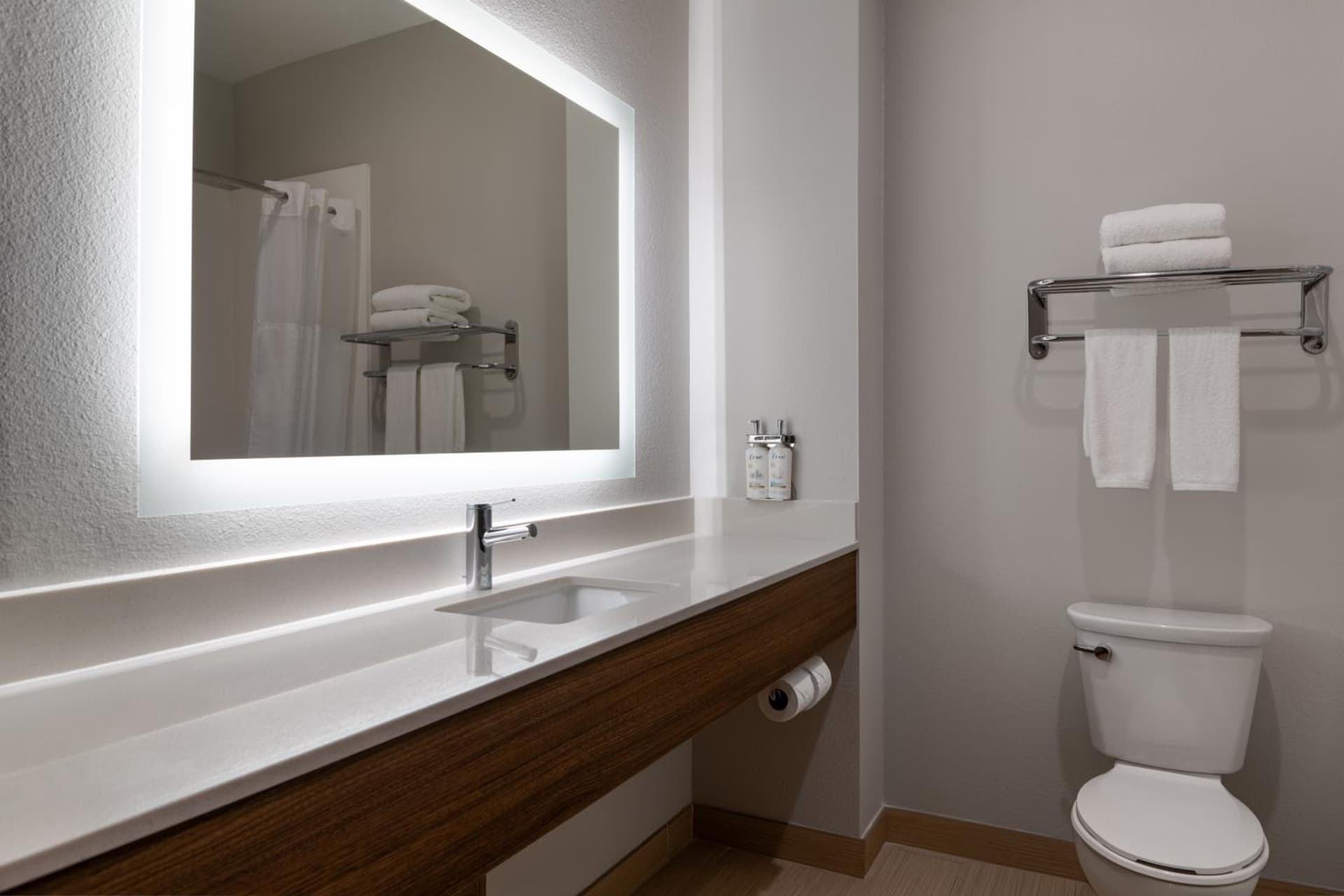 Holiday Inn Galveston Island by IHG interior in Galveston, TX — gallery photo 2