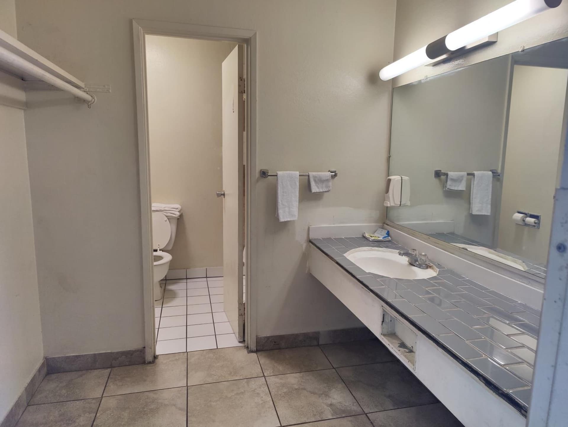 Best Inn & Suites gallery photo in El Cajon, CA — image 11