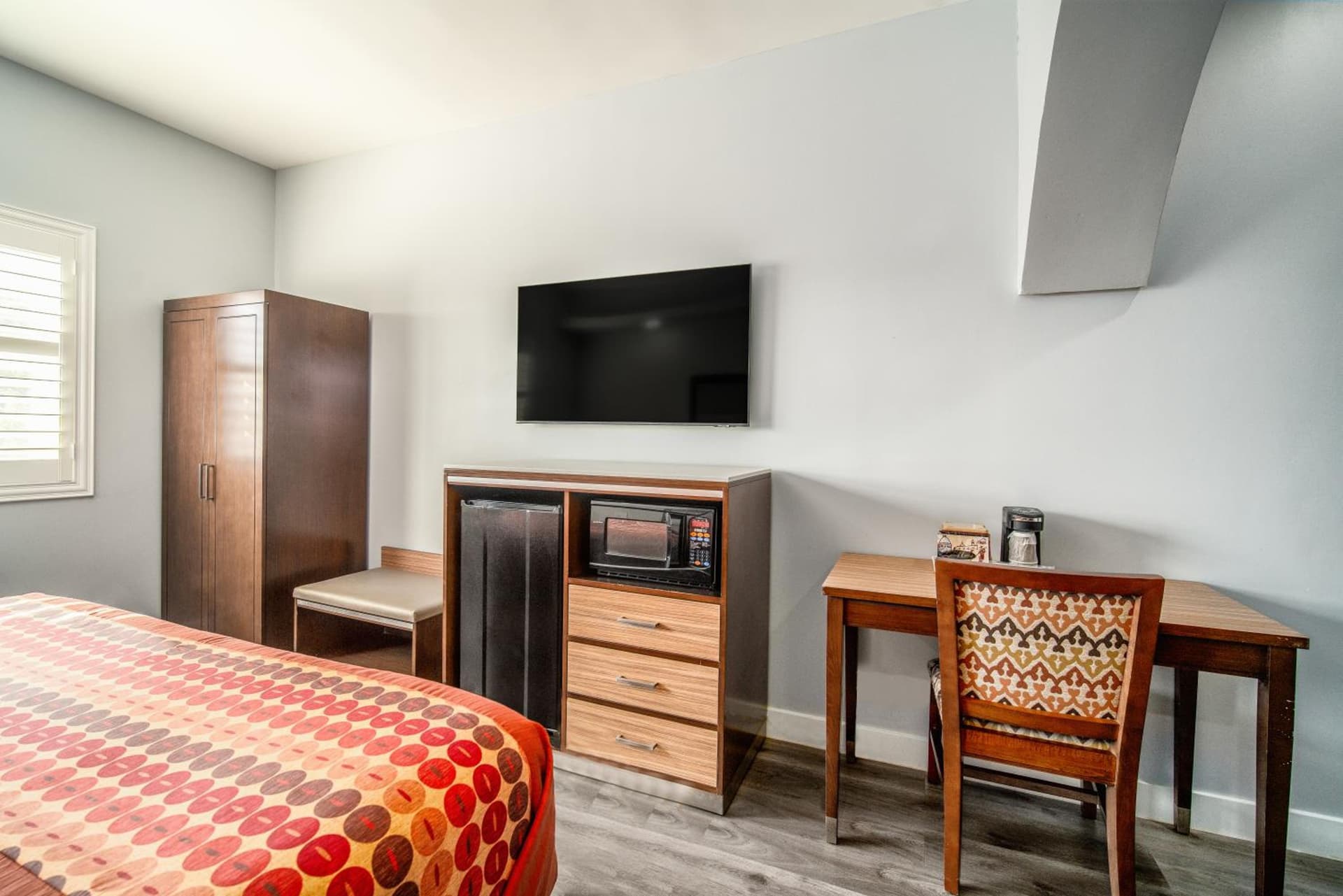 Rodeway Inn & Suites Pasadena gallery photo in Pasadena, CA — image 118