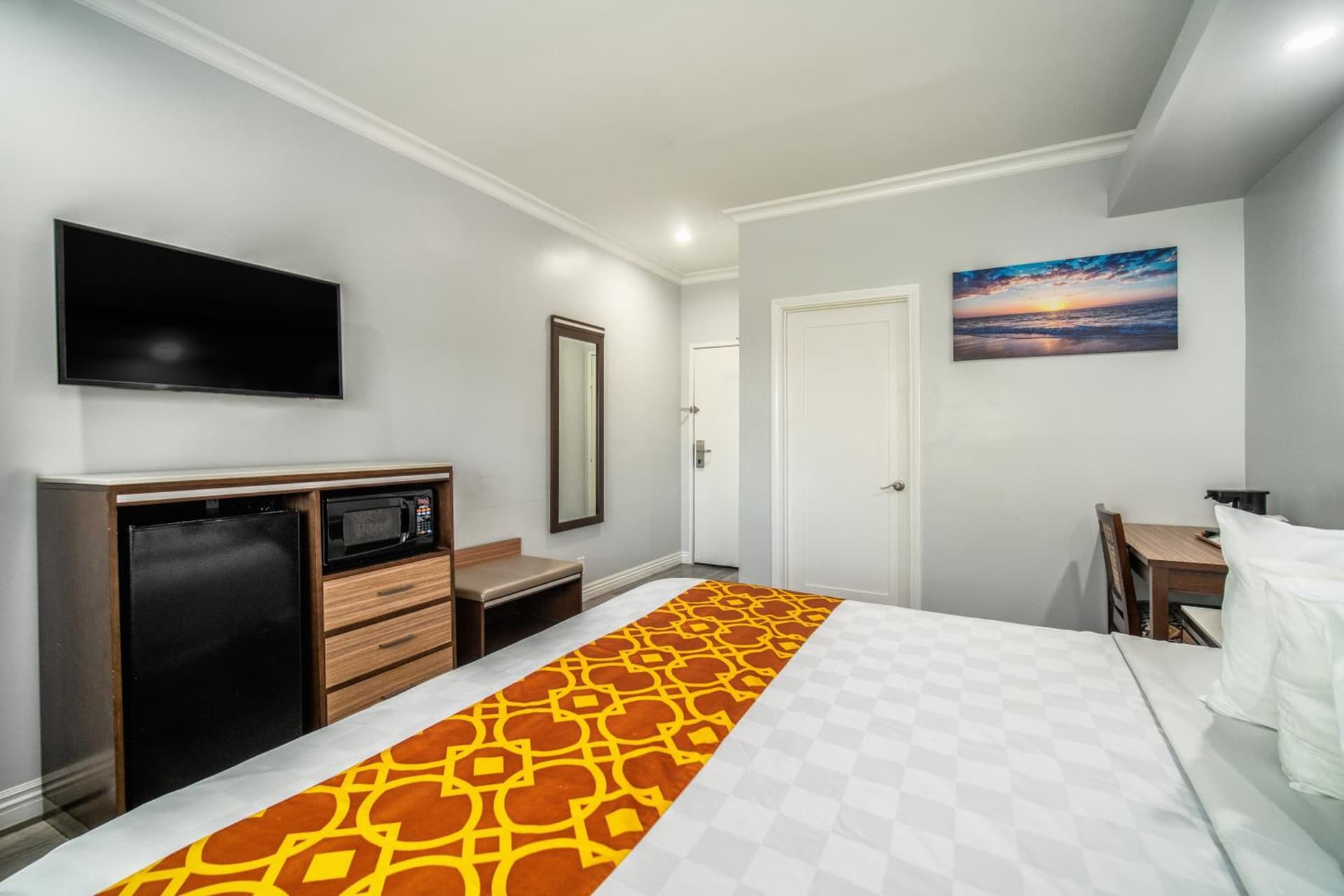 Rodeway Inn & Suites Pasadena gallery photo in Pasadena, CA — image 97