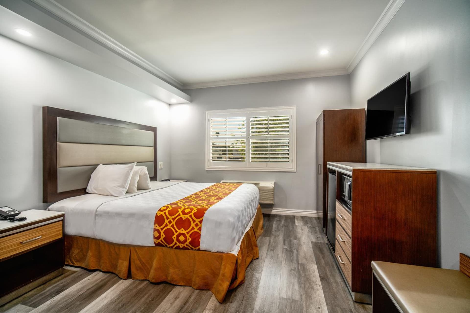 Rodeway Inn & Suites Pasadena gallery photo in Pasadena, CA — image 87