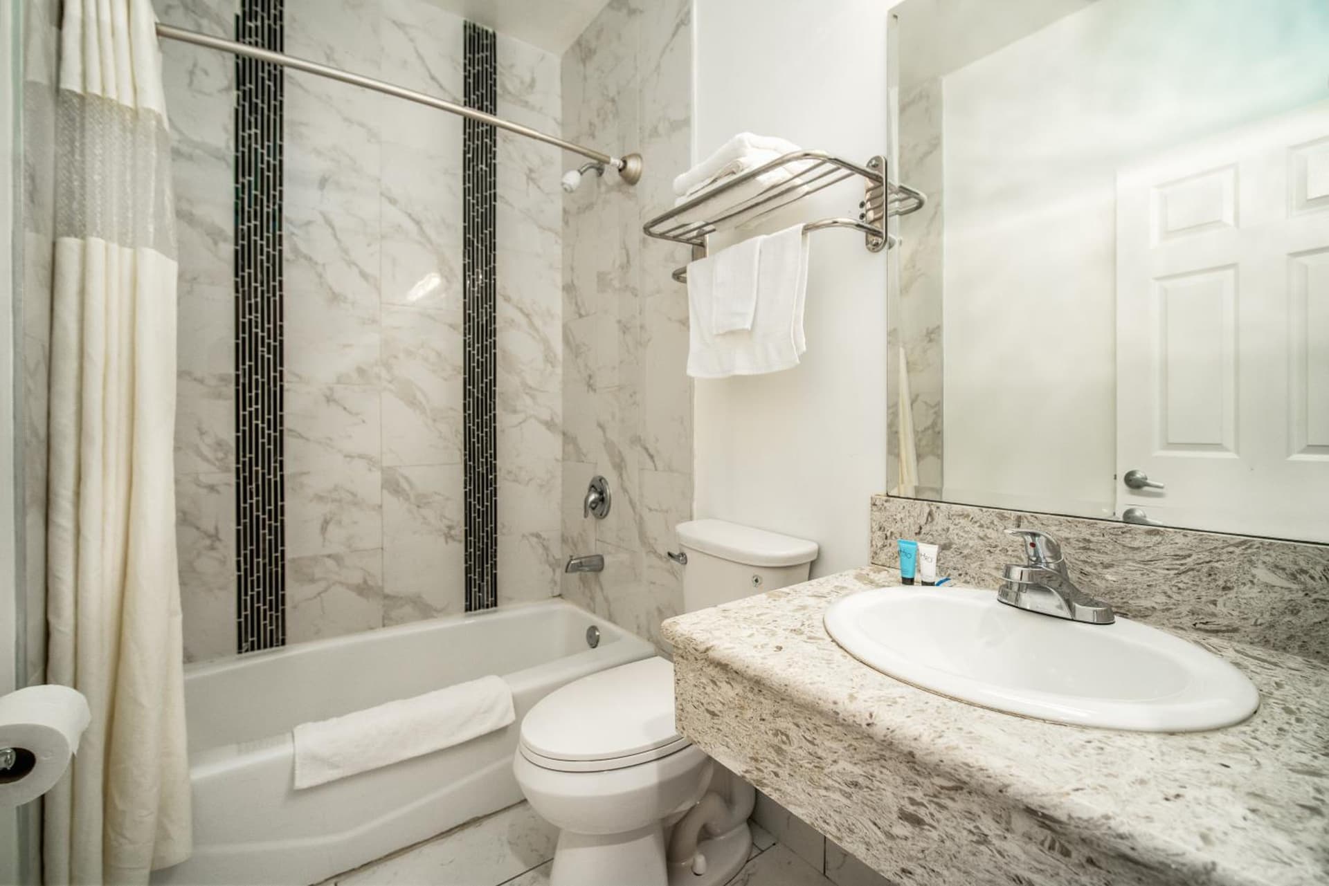 Rodeway Inn & Suites Pasadena gallery photo in Pasadena, CA — image 94