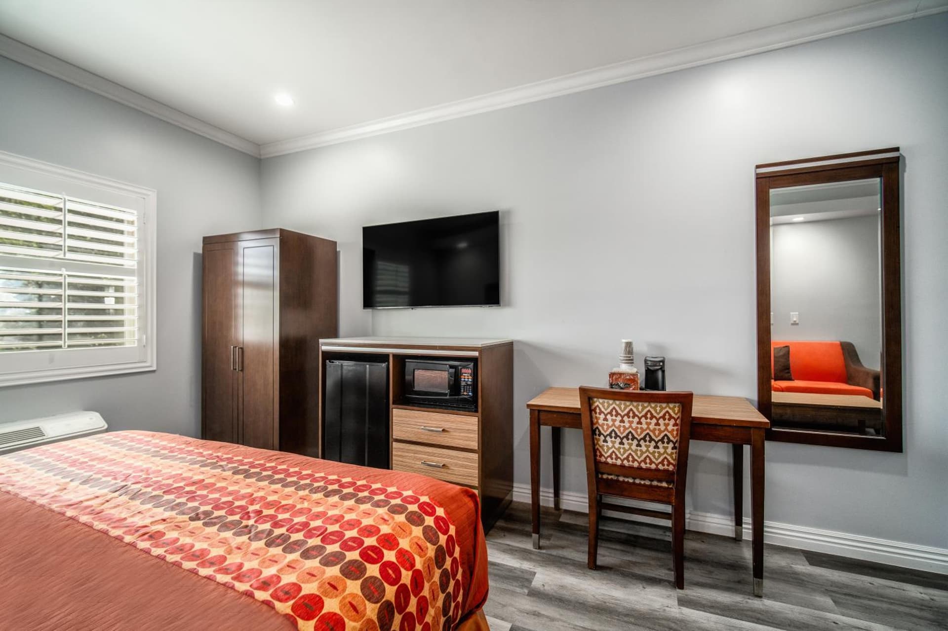 Rodeway Inn & Suites Pasadena gallery photo in Pasadena, CA — image 12