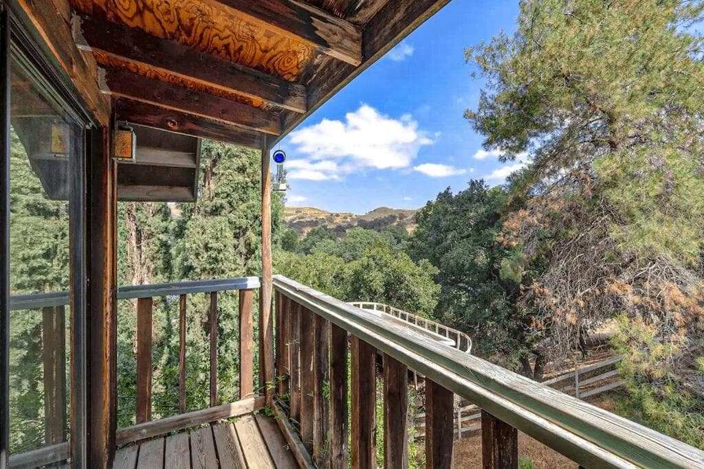 Horse ranch near Malibu beaches interior in Agoura Hills, CA — gallery photo 2