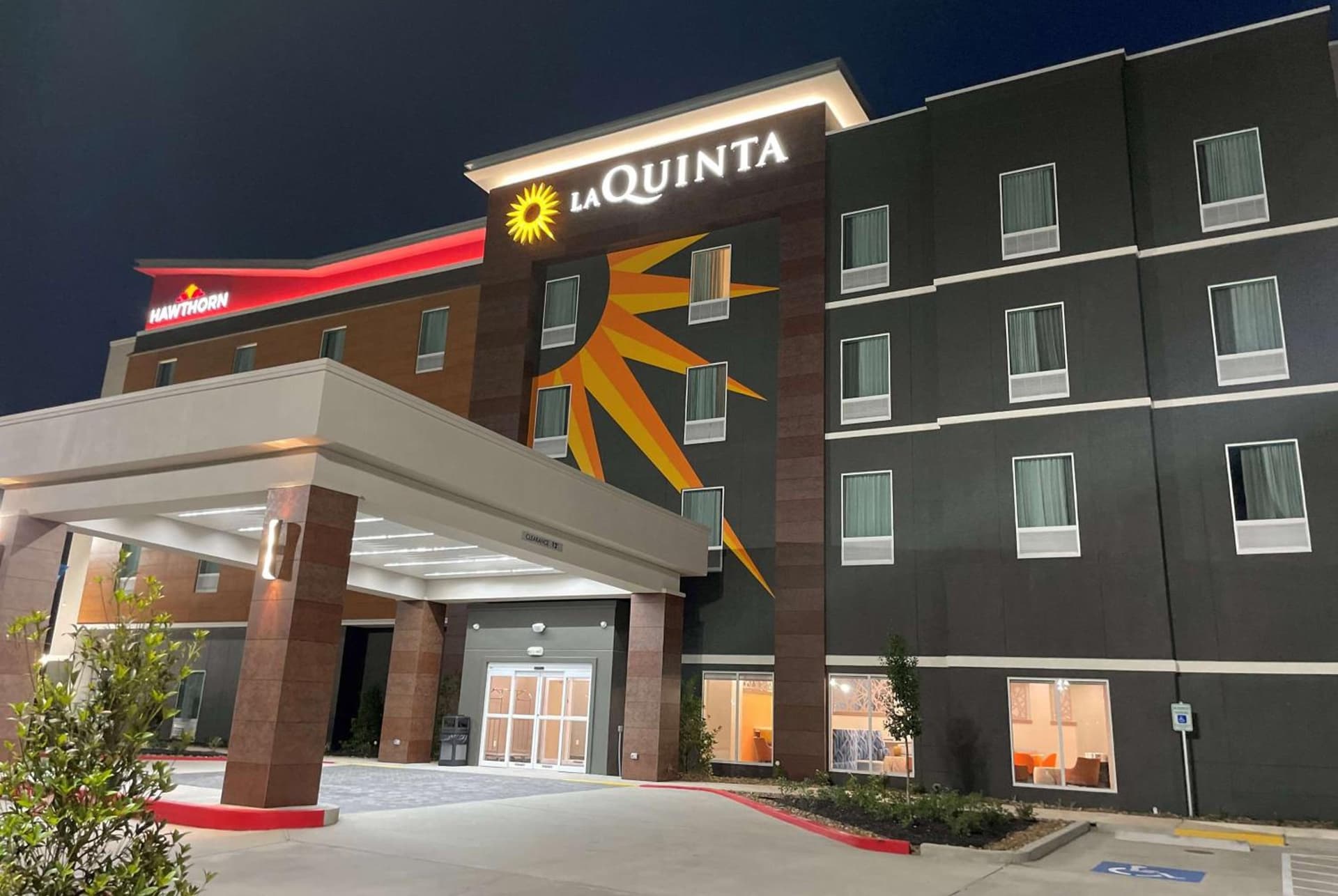 La Quinta Inn & Suites by Wyndham Sulphur Lake Charles — hotel in Sulphur, Louisiana