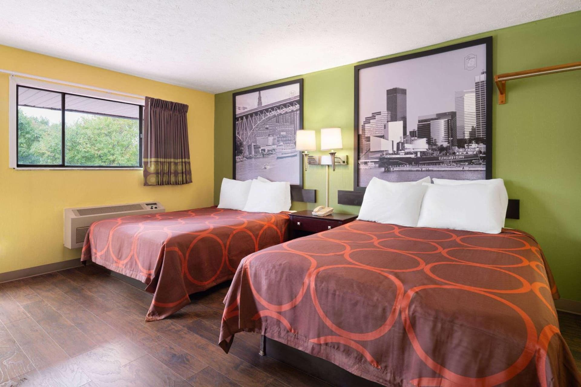 Super 8 by Wyndham Youngstown Girard interior in Youngstown, OH — gallery photo 2