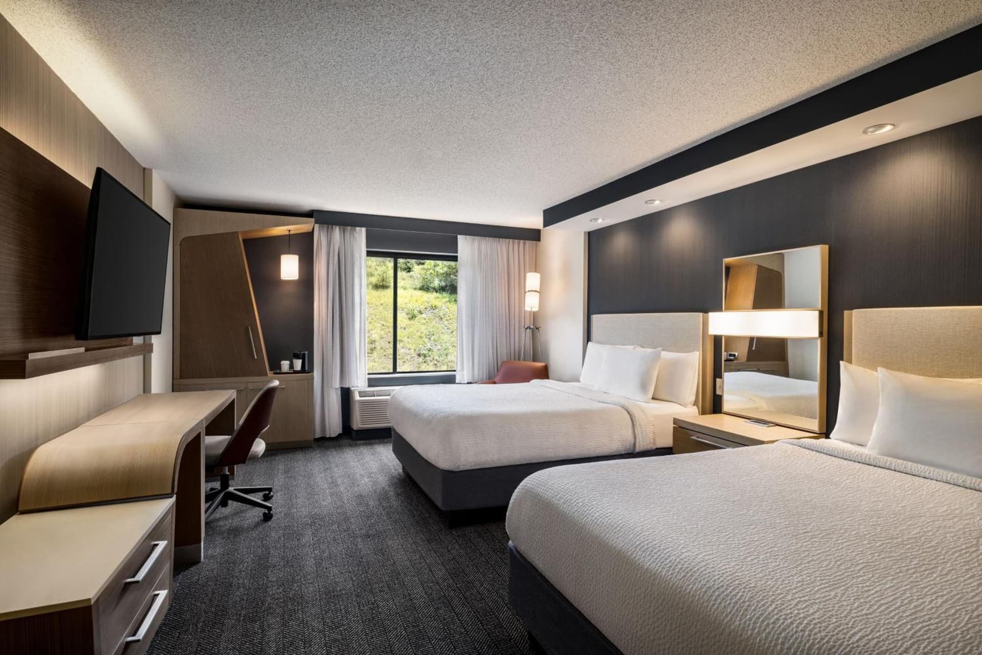 Courtyard by Marriott Wilkes-Barre Arena interior in Wilkes-Barre, PA — gallery photo 2