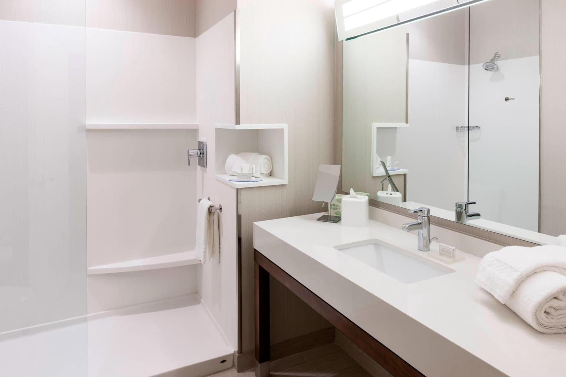 Courtyard by Marriott Houston North/Shenandoah gallery photo in The Woodlands, TX — image 8