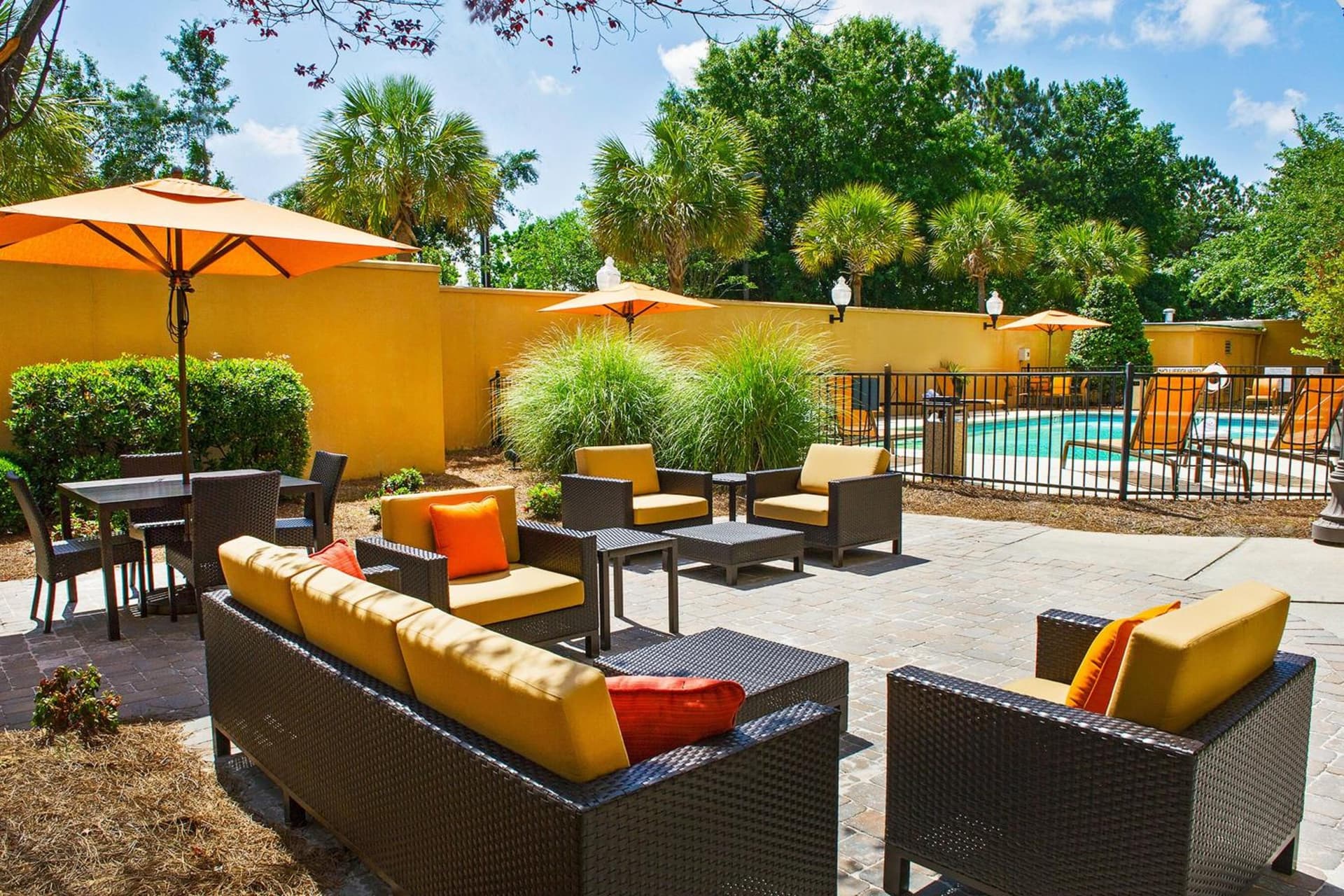 Courtyard by Marriott North Charleston Airport Coliseum interior in Charleston, SC — gallery photo 2