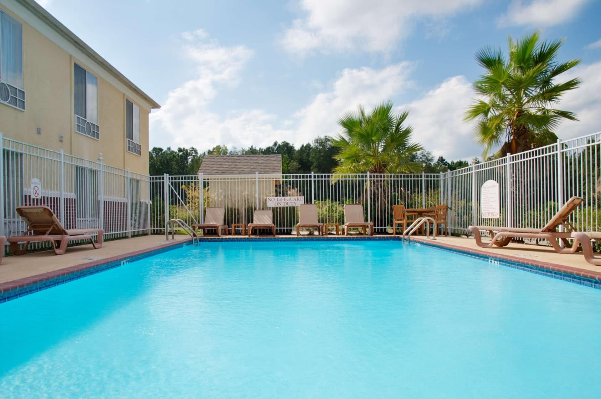 Express Inn Leesville Ft Johnson, SureStay Collection by Best Western interior in Leesville, LA — gallery photo 2