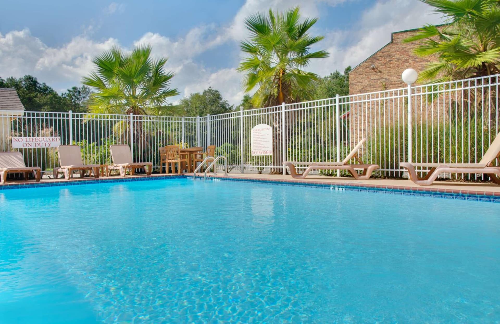 Express Inn Leesville Ft Johnson, SureStay Collection by Best Western property views in Leesville, LA — gallery photo 3