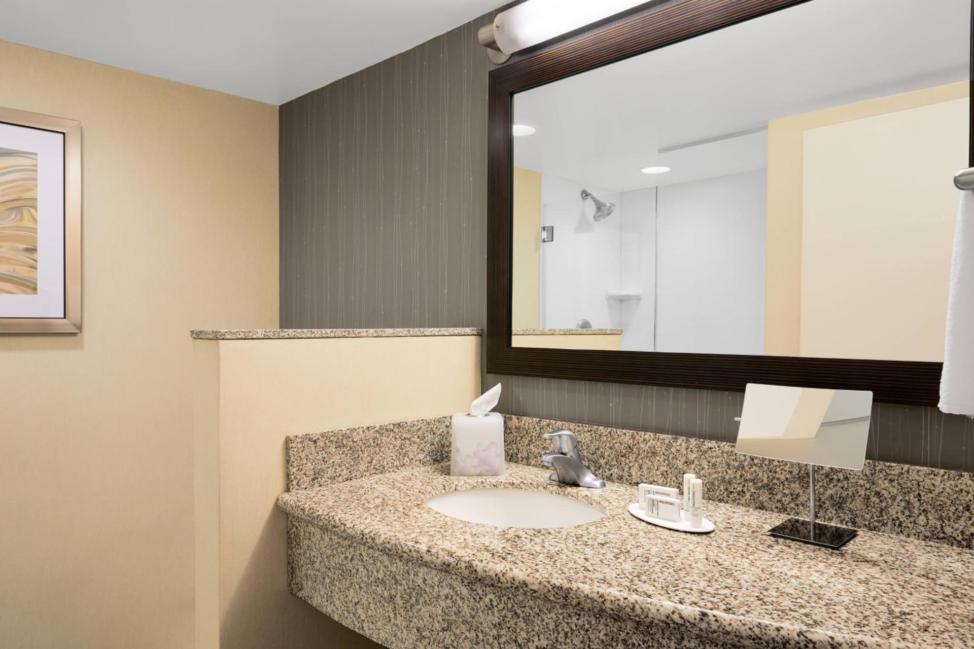 Courtyard by Marriott Newark Downtown interior in Newark, NJ — gallery photo 2