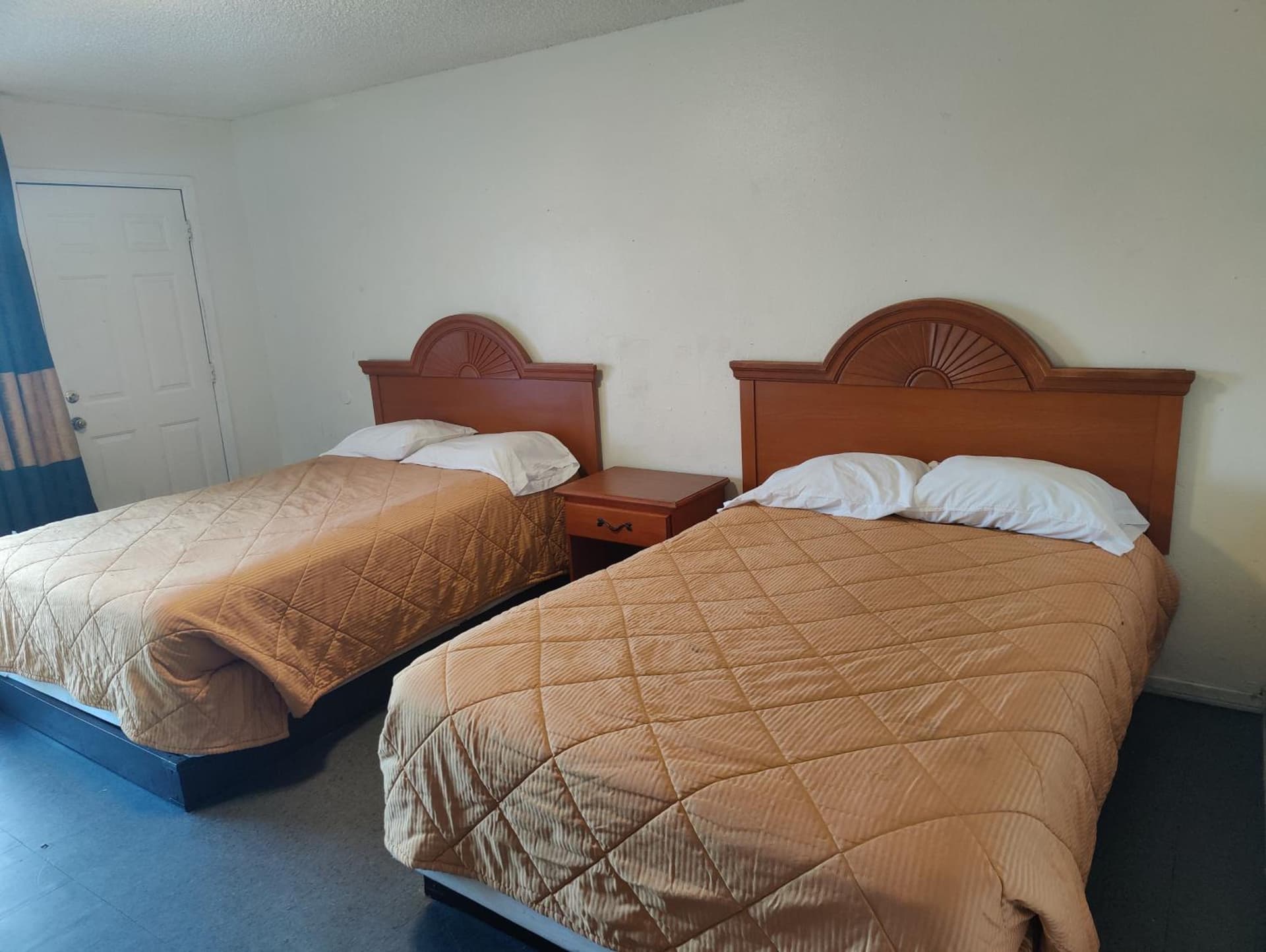 Best Inn & Suites interior in El Cajon, CA — gallery photo 2