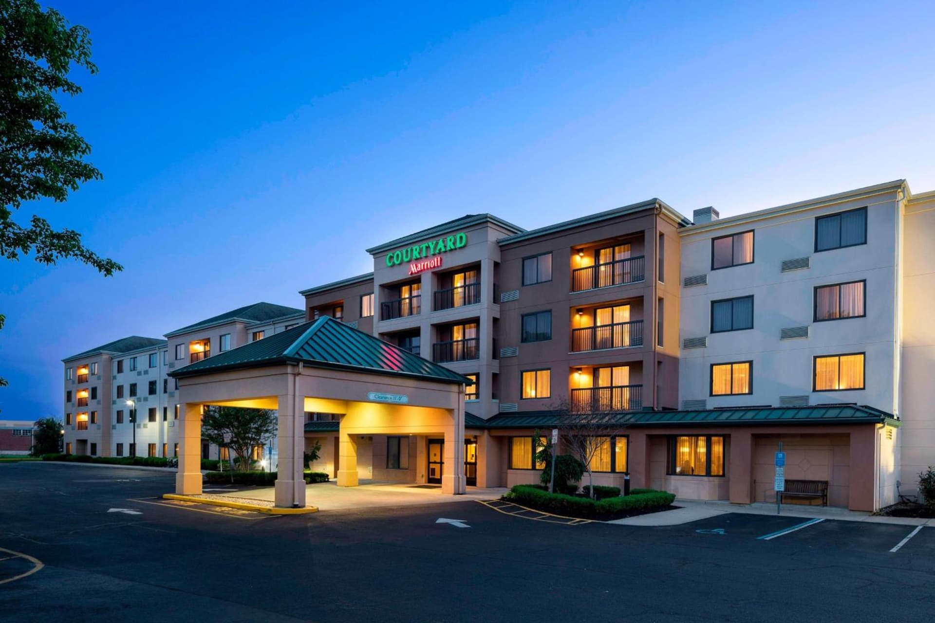 Courtyard by Marriot Cranbury South Brunswick interior in Cranbury, NJ — gallery photo 2