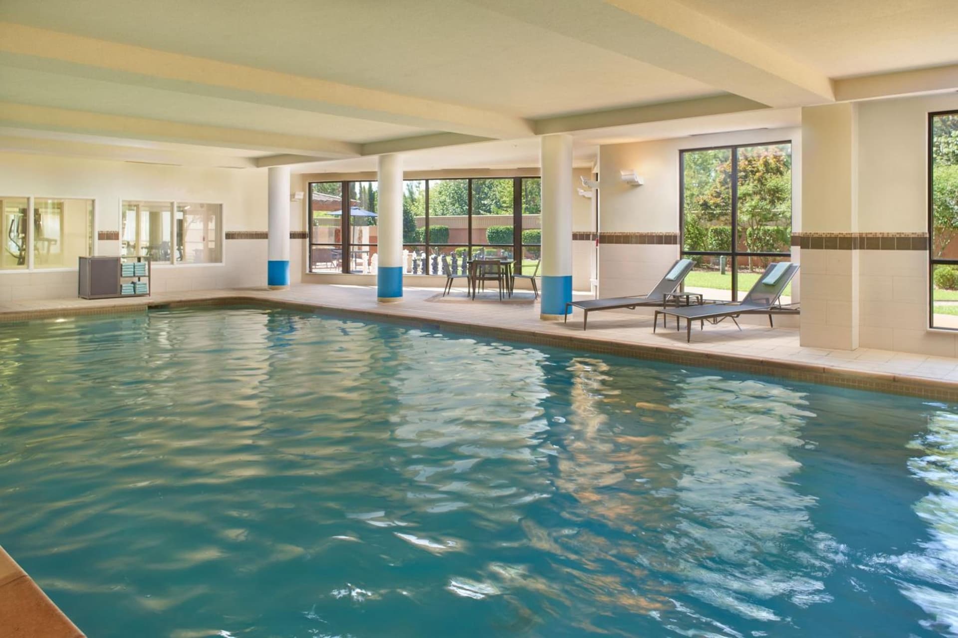 Courtyard Warner Robins interior in Warner Robins, GA — gallery photo 2