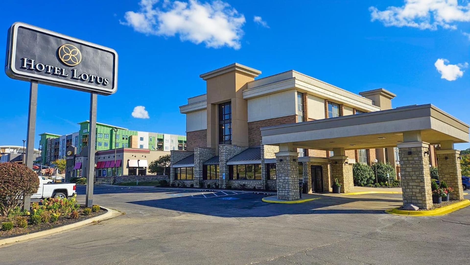 Hotel Lotus Kansas City Merriam featured exterior or lobby in Merriam, KS — similar hotel