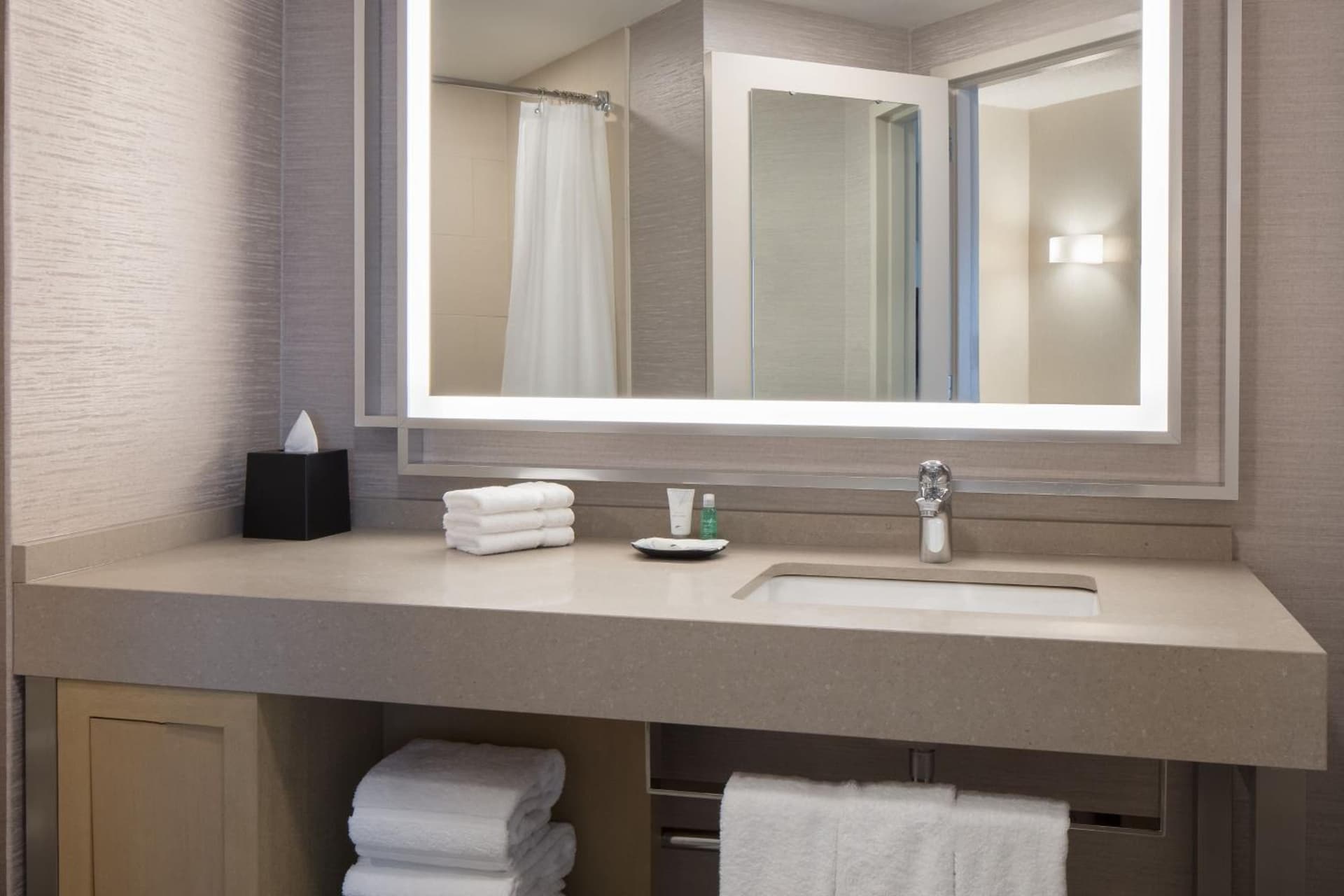 The Westin Kansas City at Crown Center gallery photo in Kansas City, MO — image 66