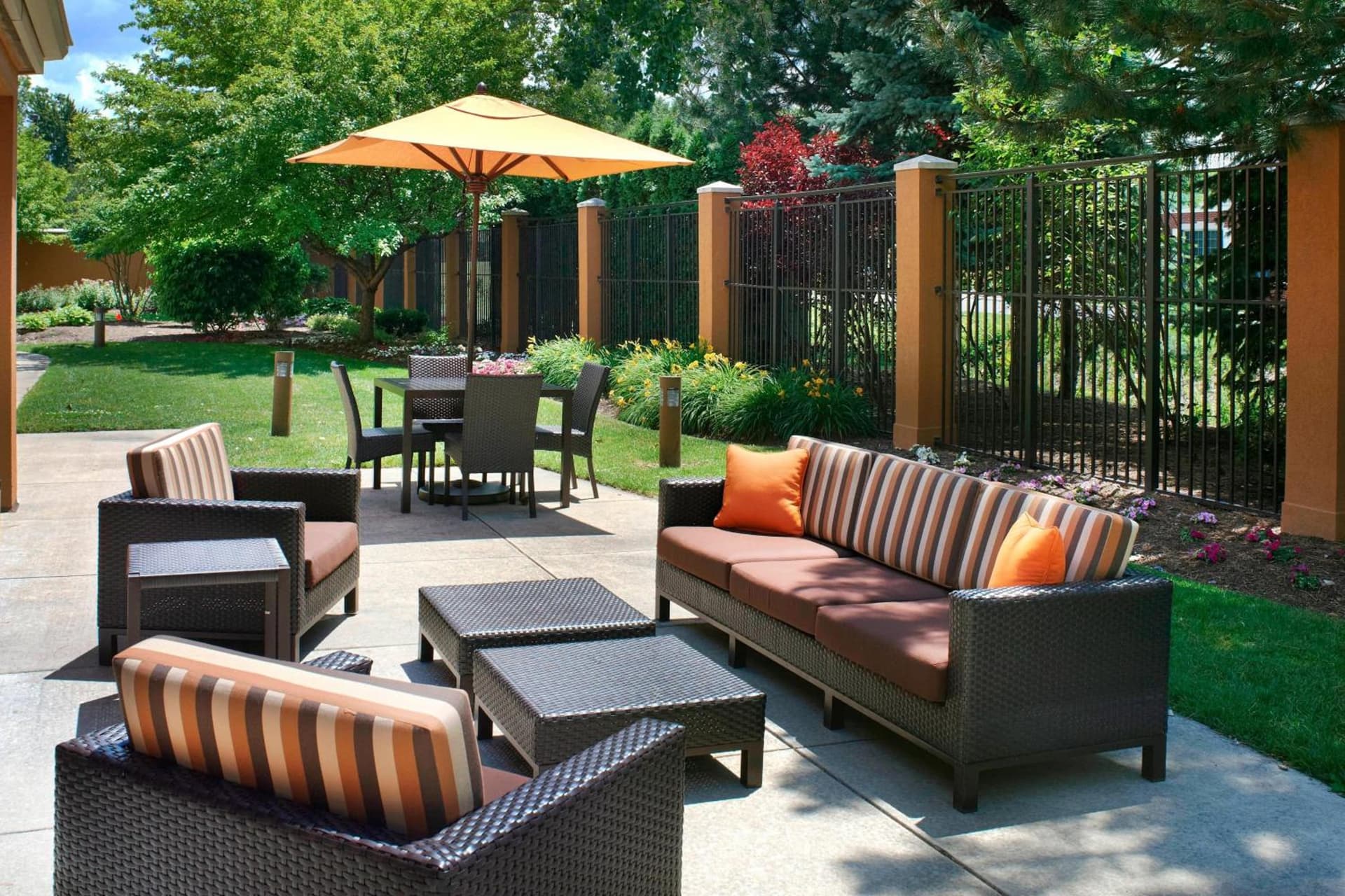 Courtyard Toledo Maumee/Arrowhead property views in Maumee, OH — gallery photo 3