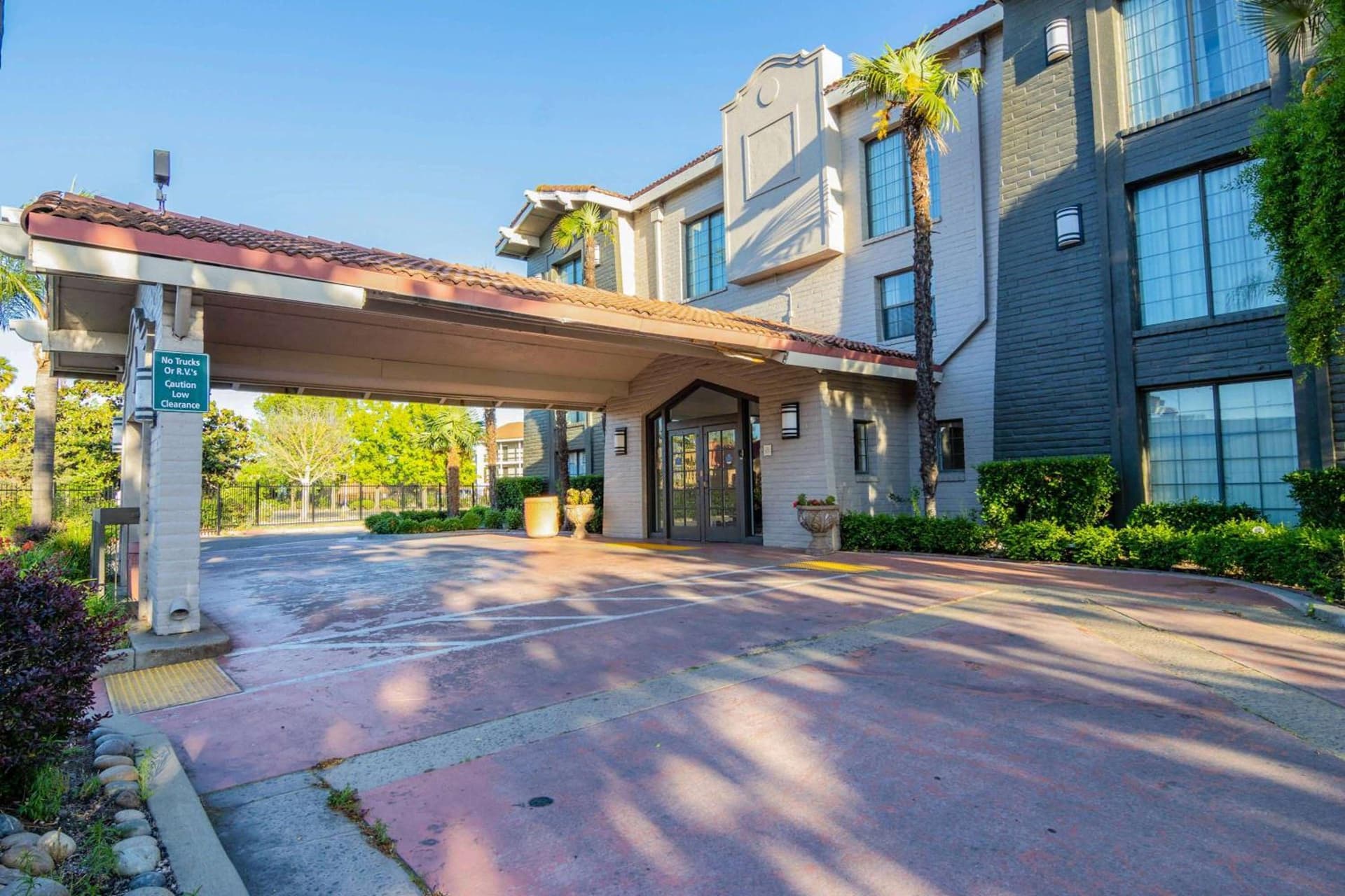 La Quinta Inn by Wyndham Stockton interior in Stockton, CA — gallery photo 2